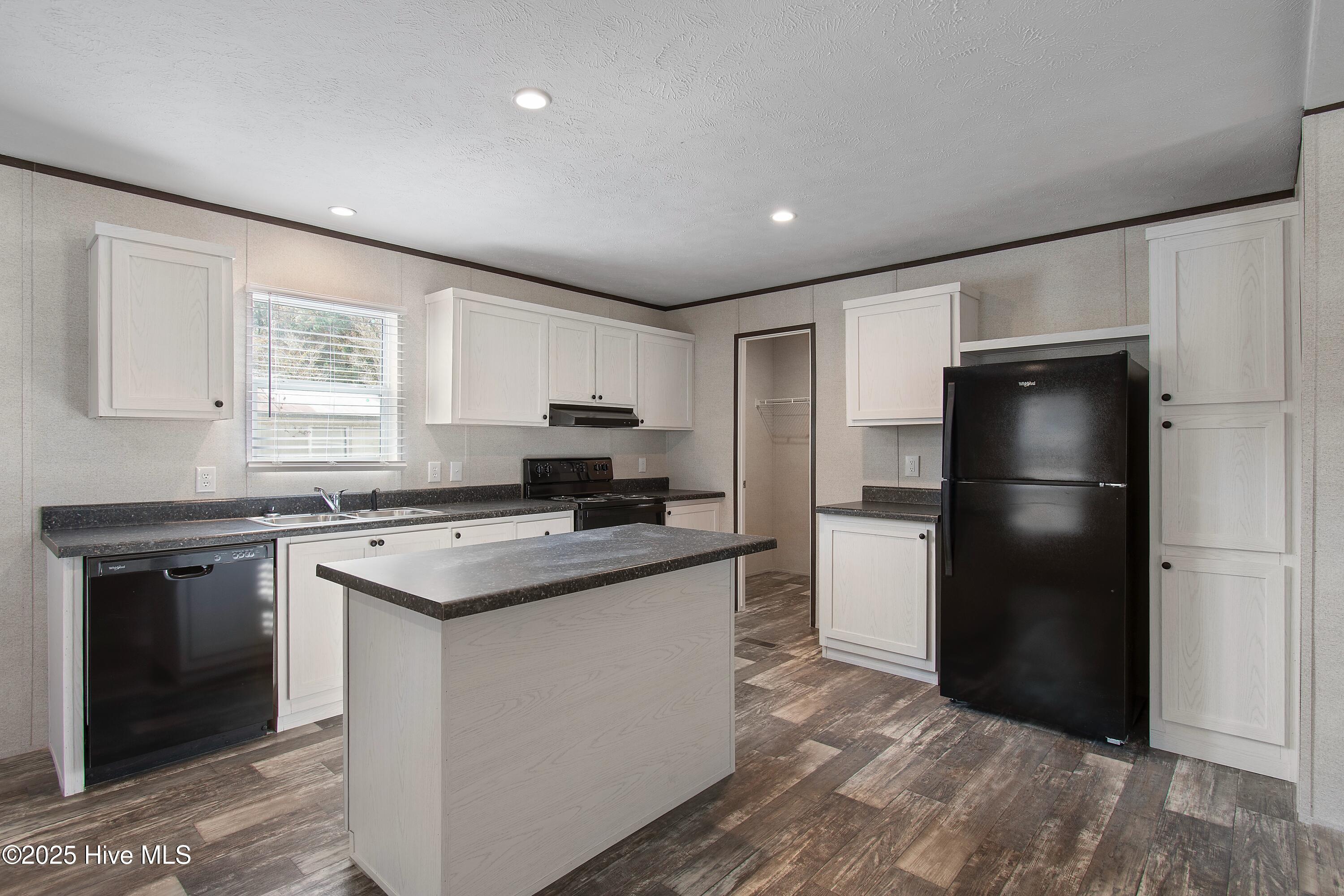 100542046 | Photo 14