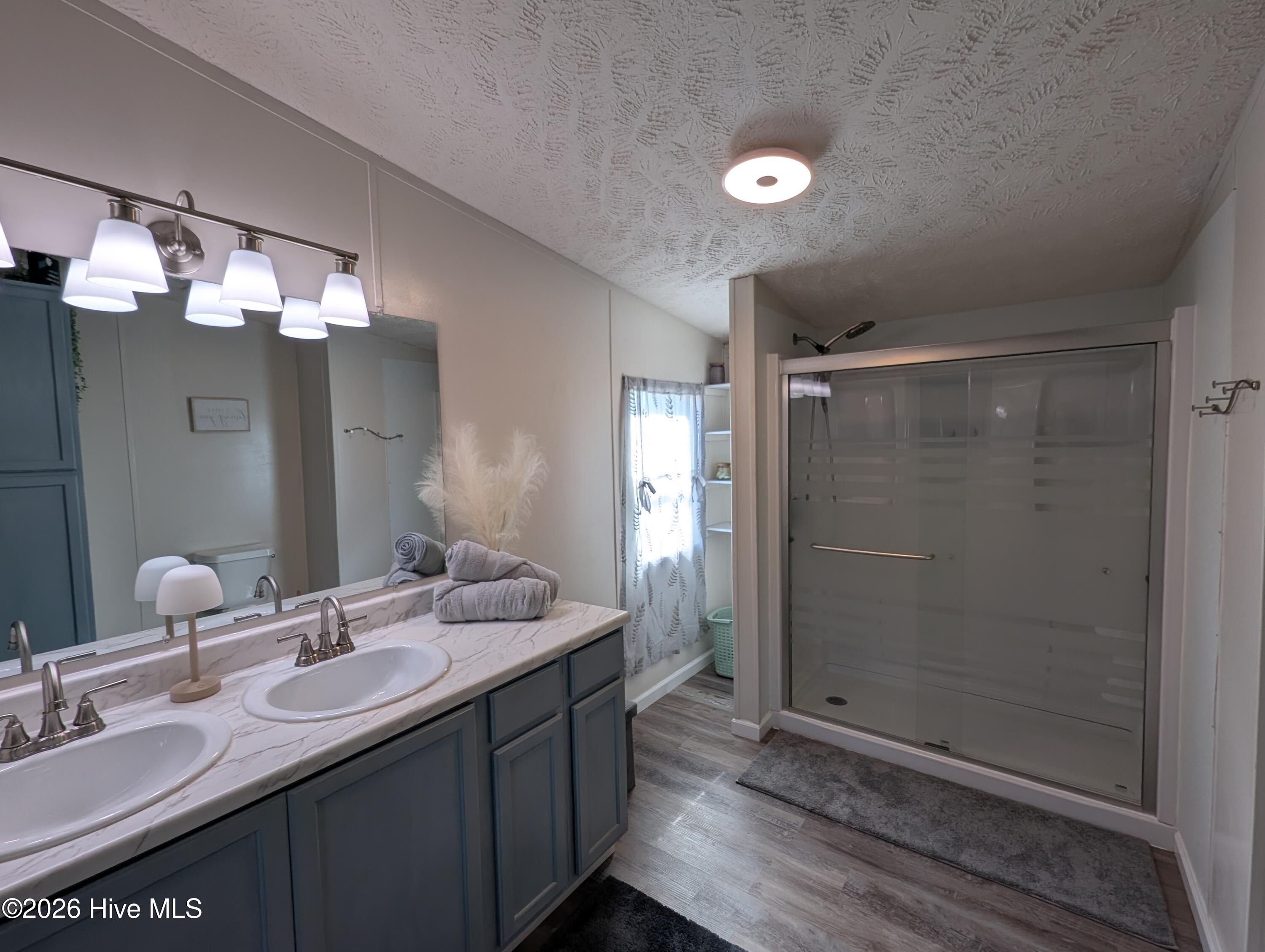 100556219 | Photo 38