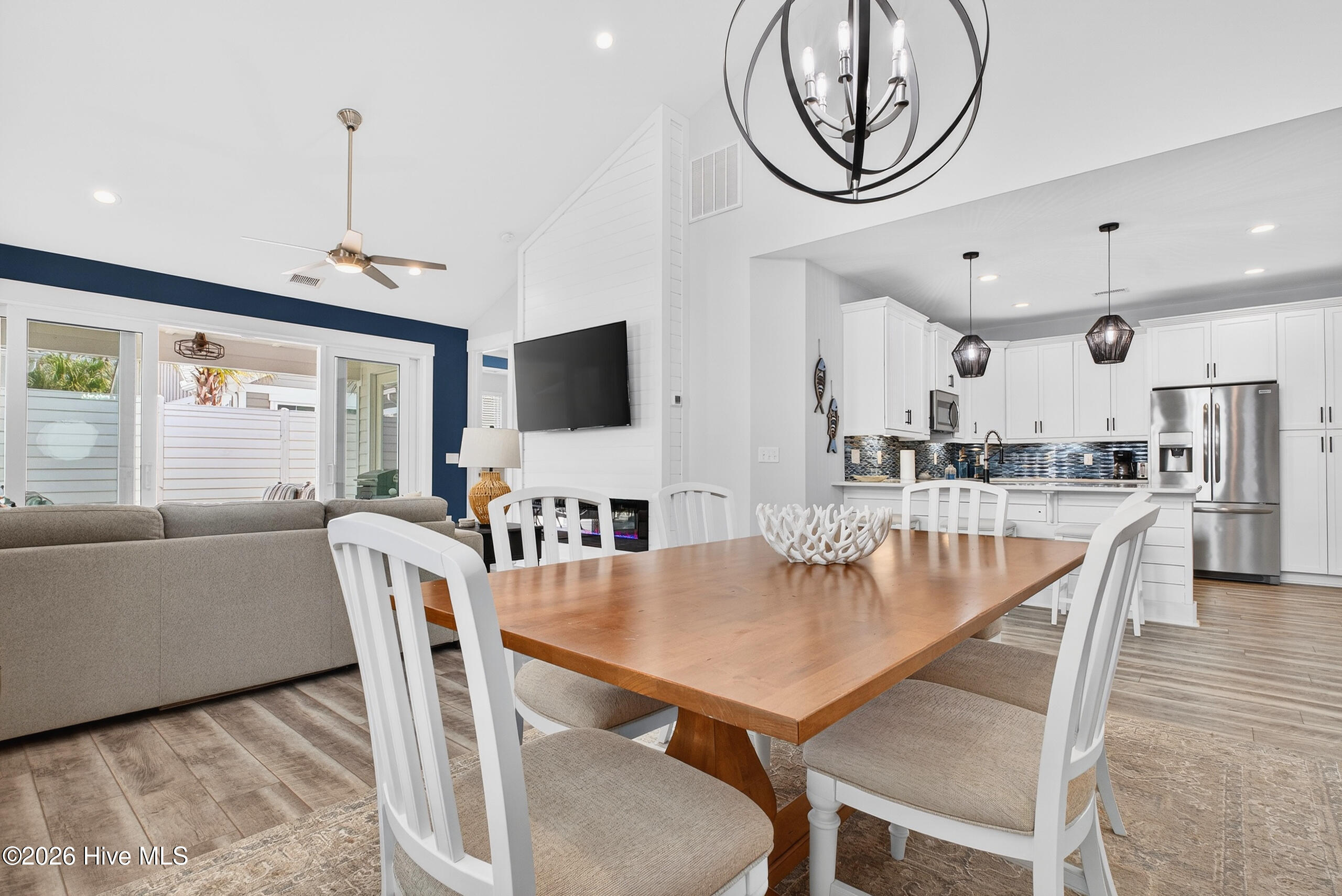 100559730 | Photo 24