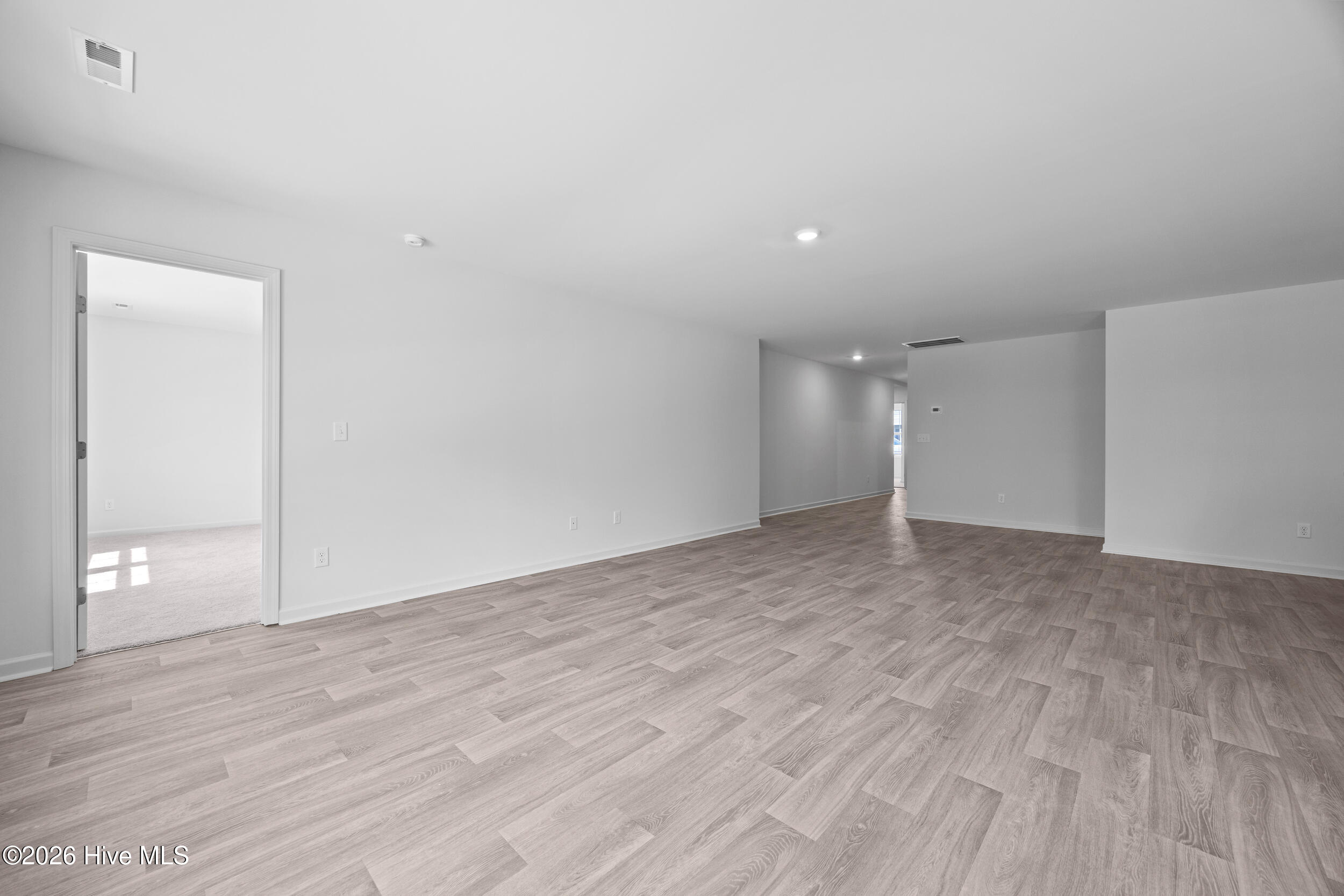 100570043 | Photo 15