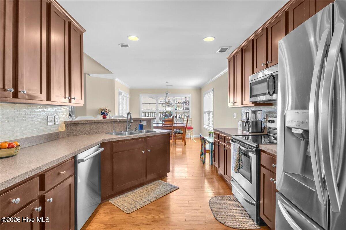 100567099 | Photo 34