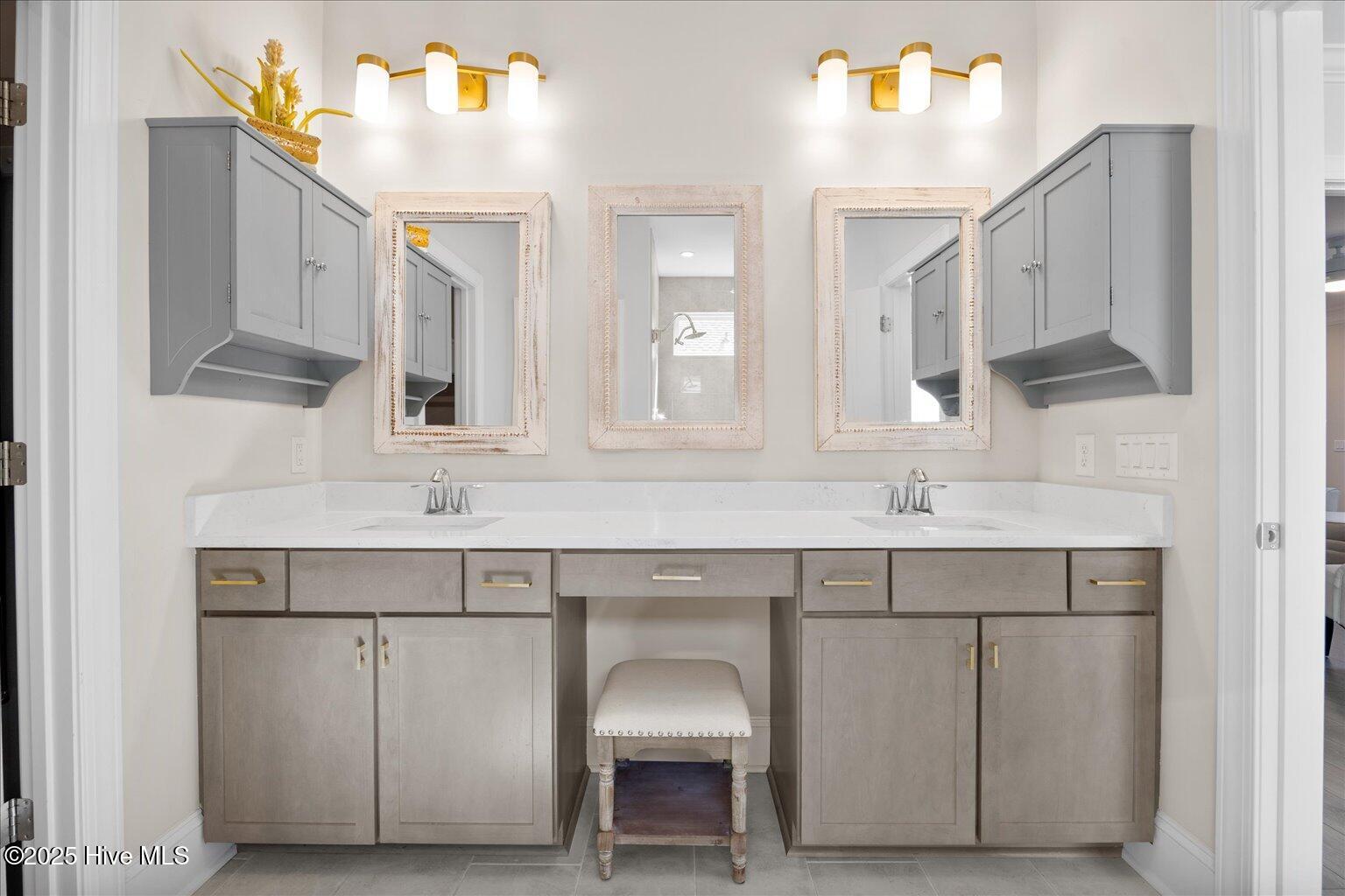 100533104 | Photo 27