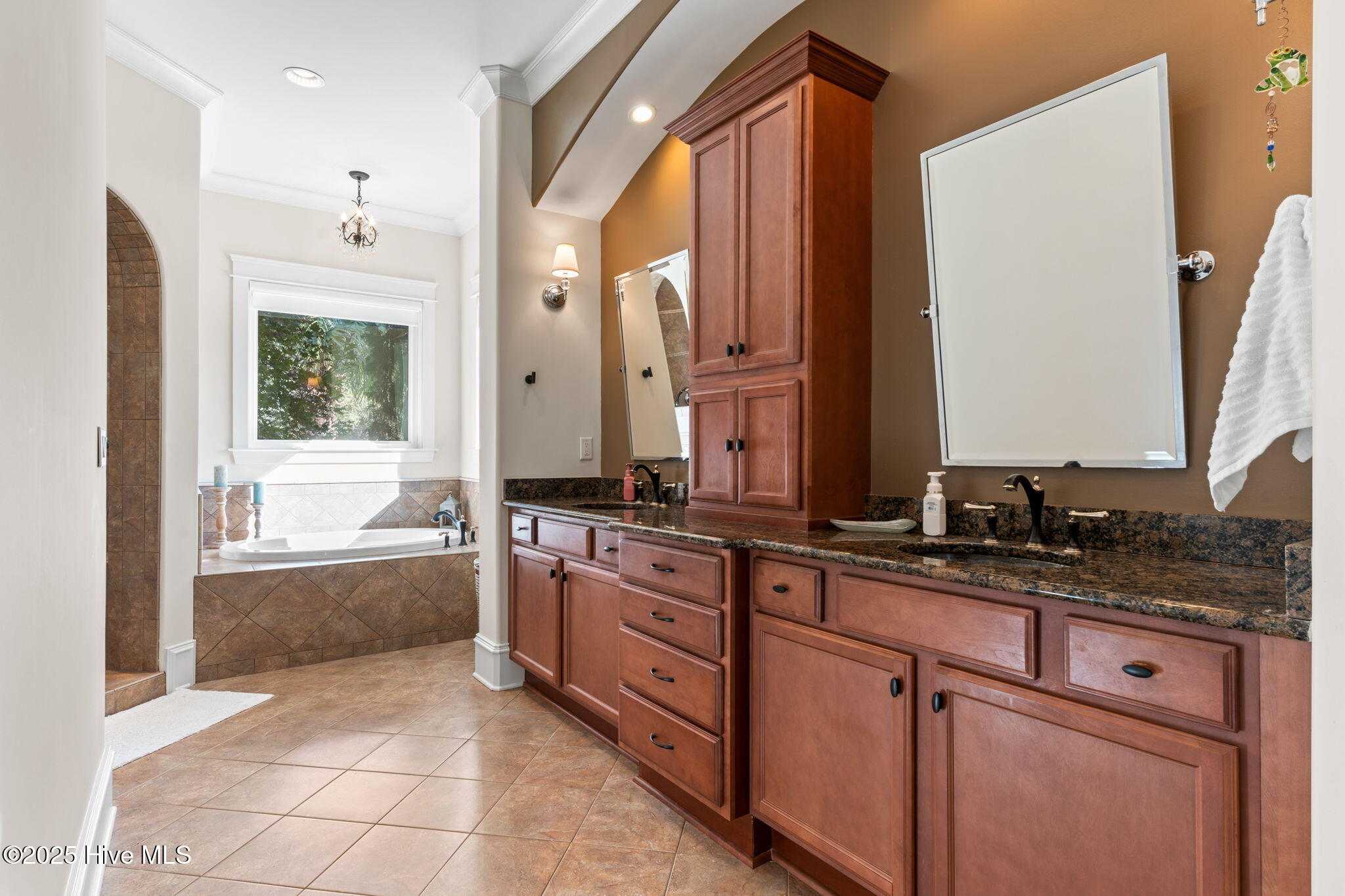 100540302 | Photo 43