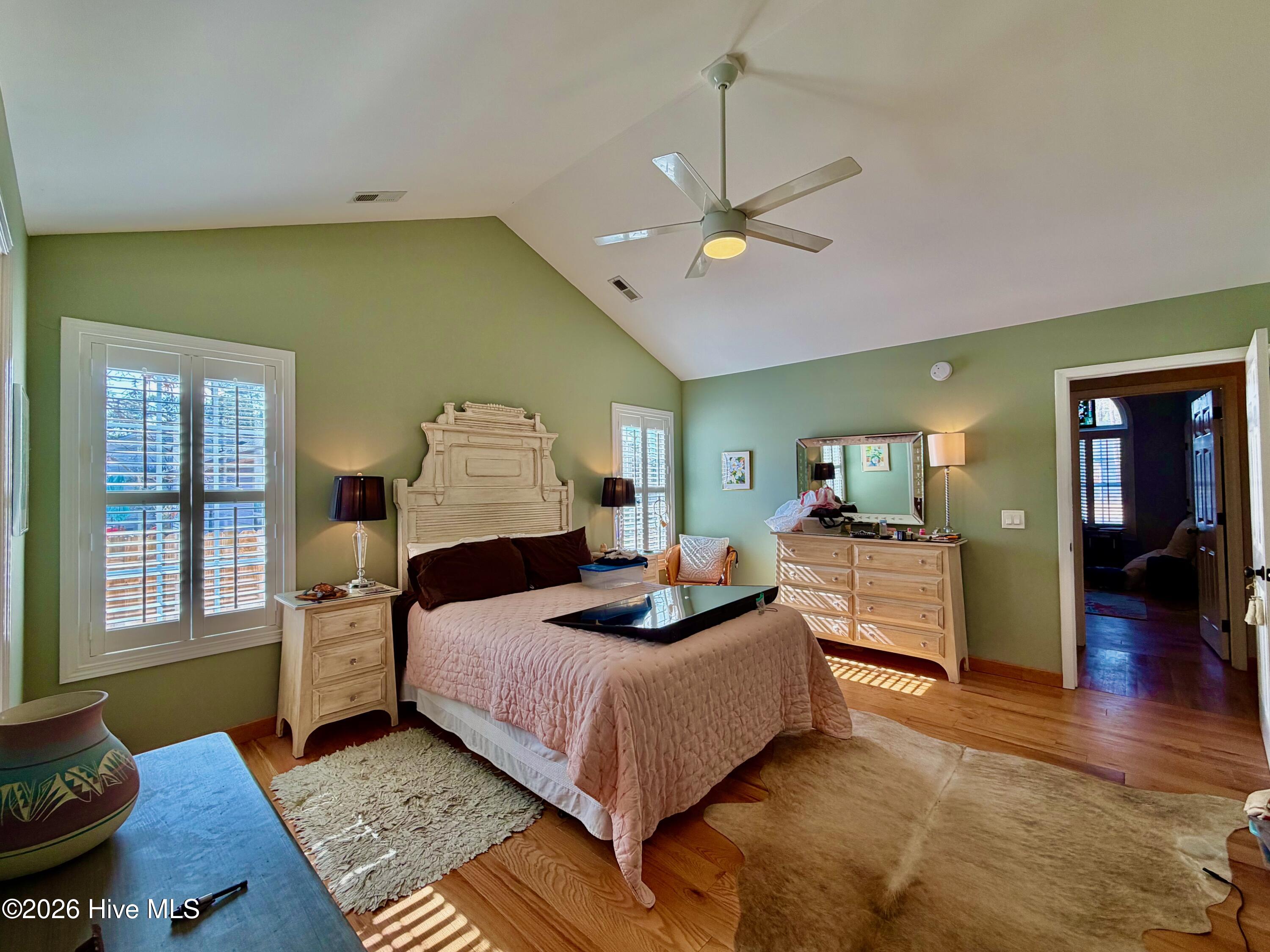 100553297 | Photo 34