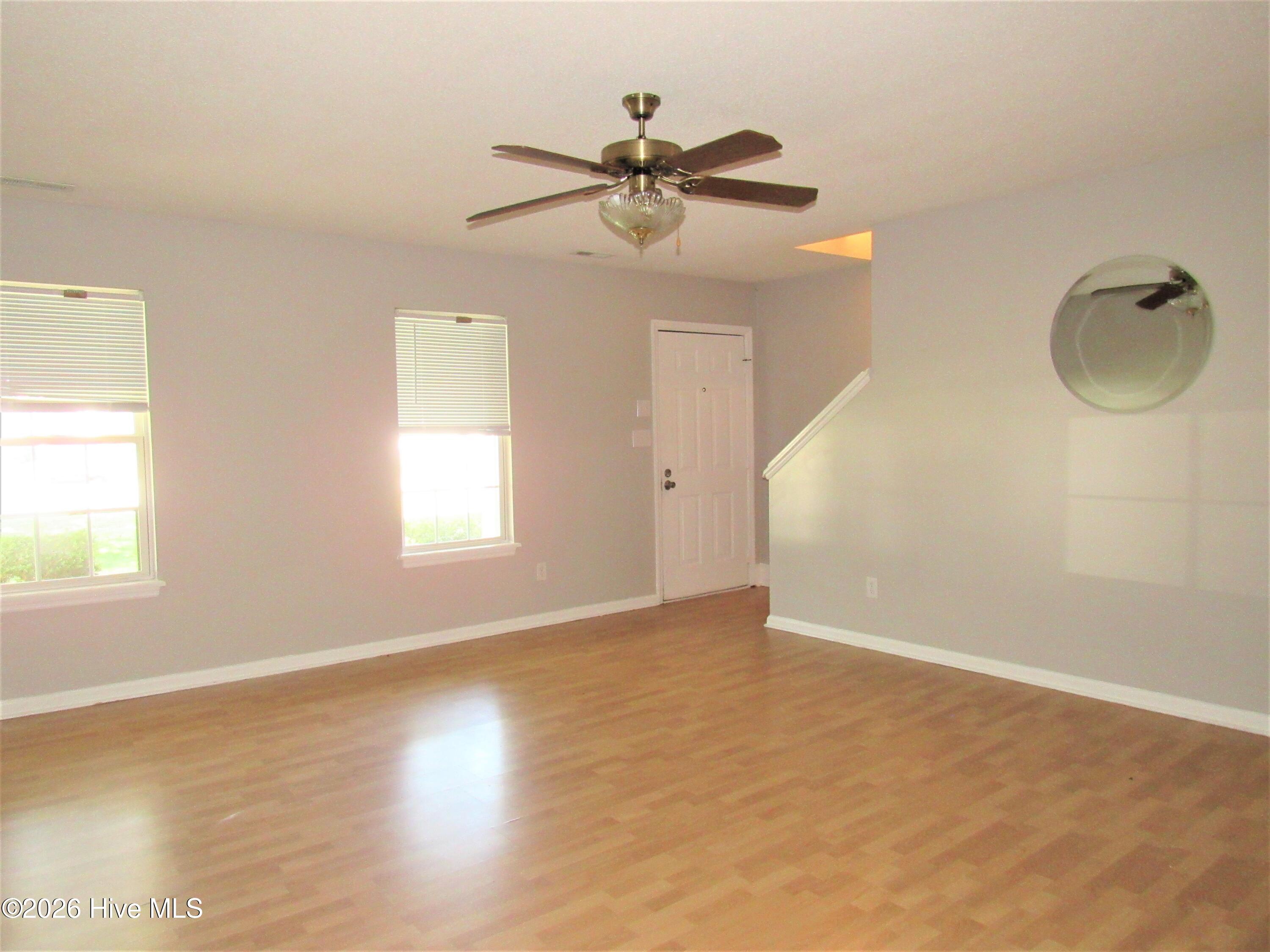 100558219 | Photo 23