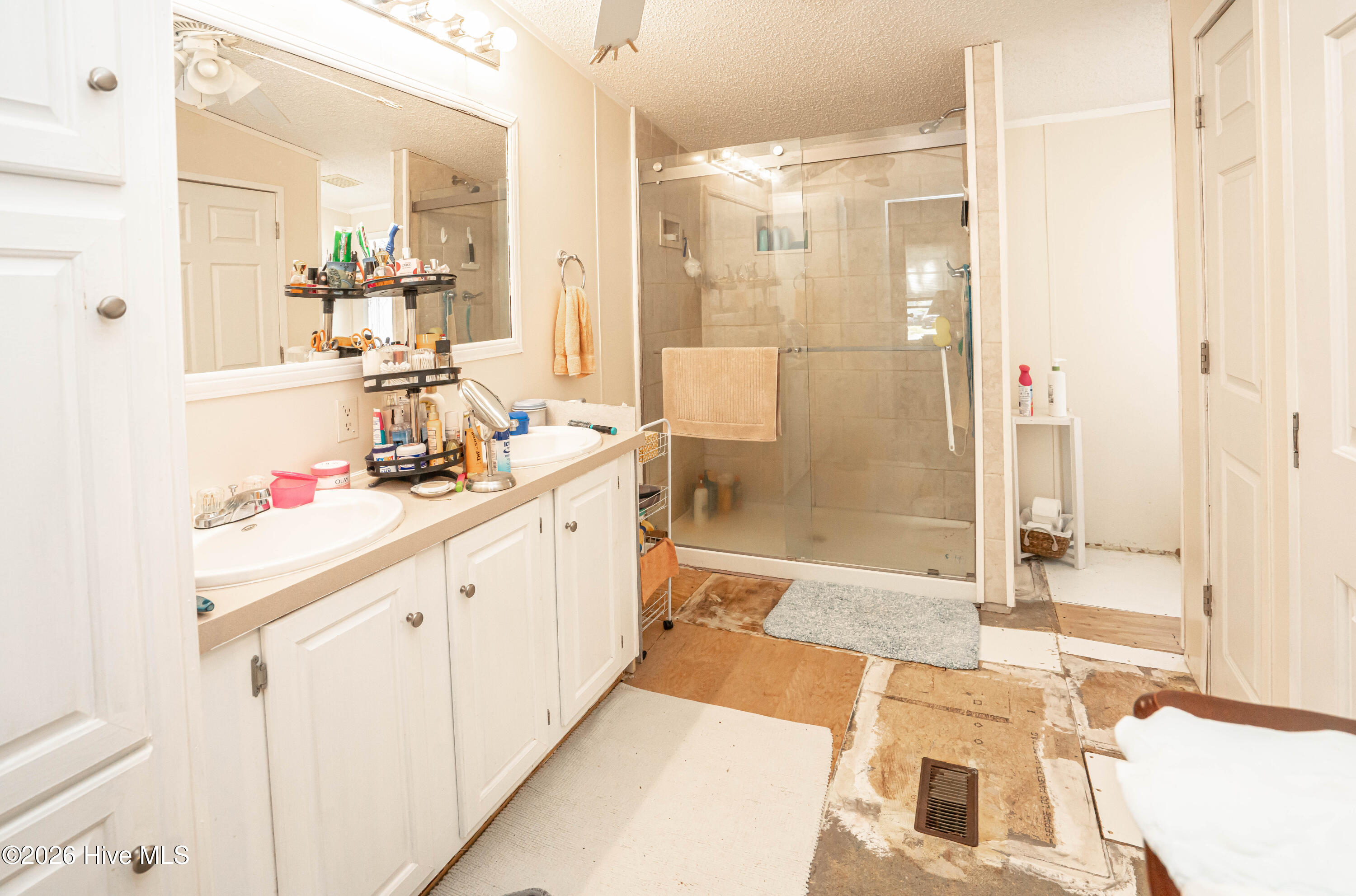 100567070 | Photo 15