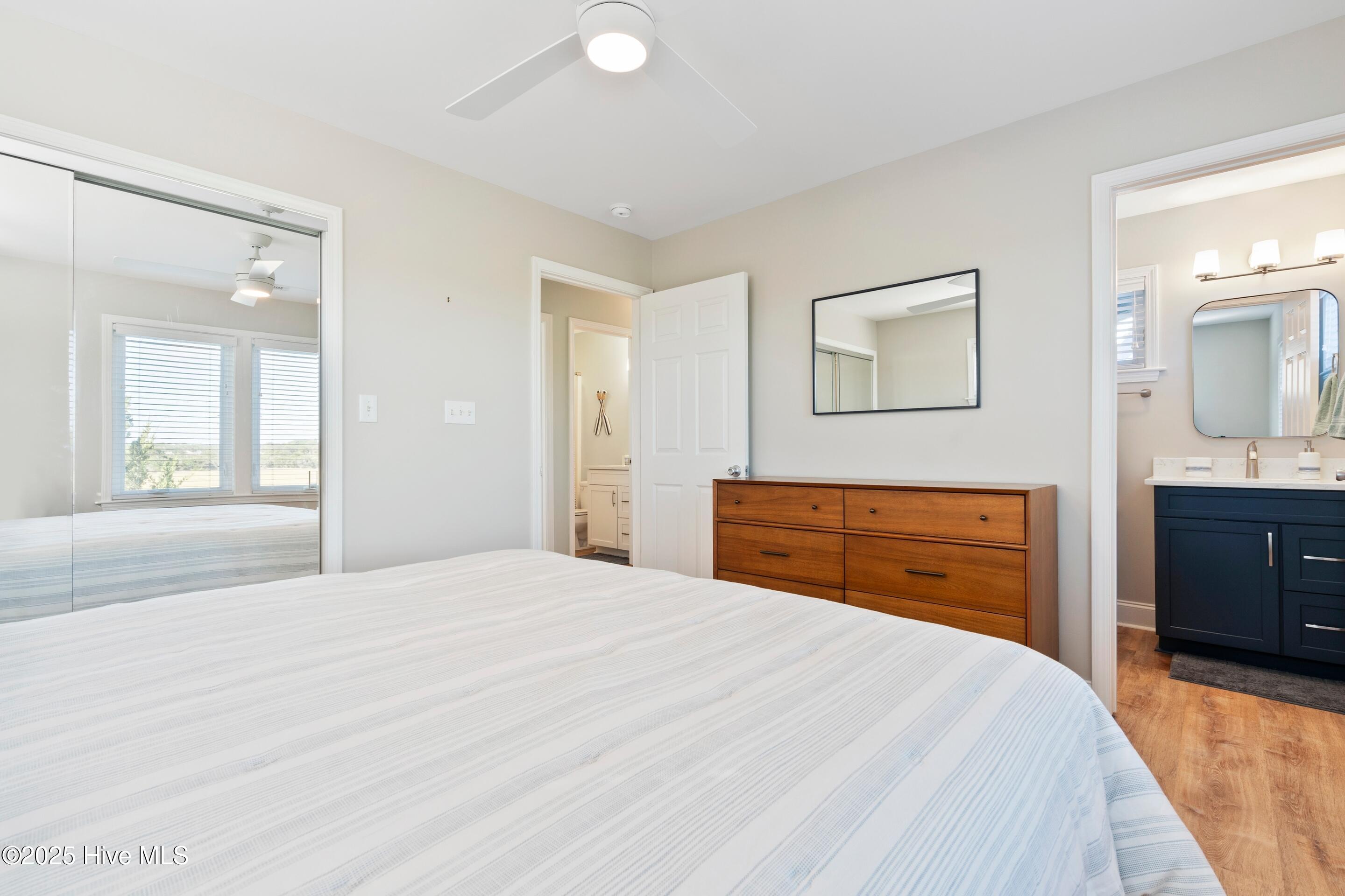 100536770 | Photo 51