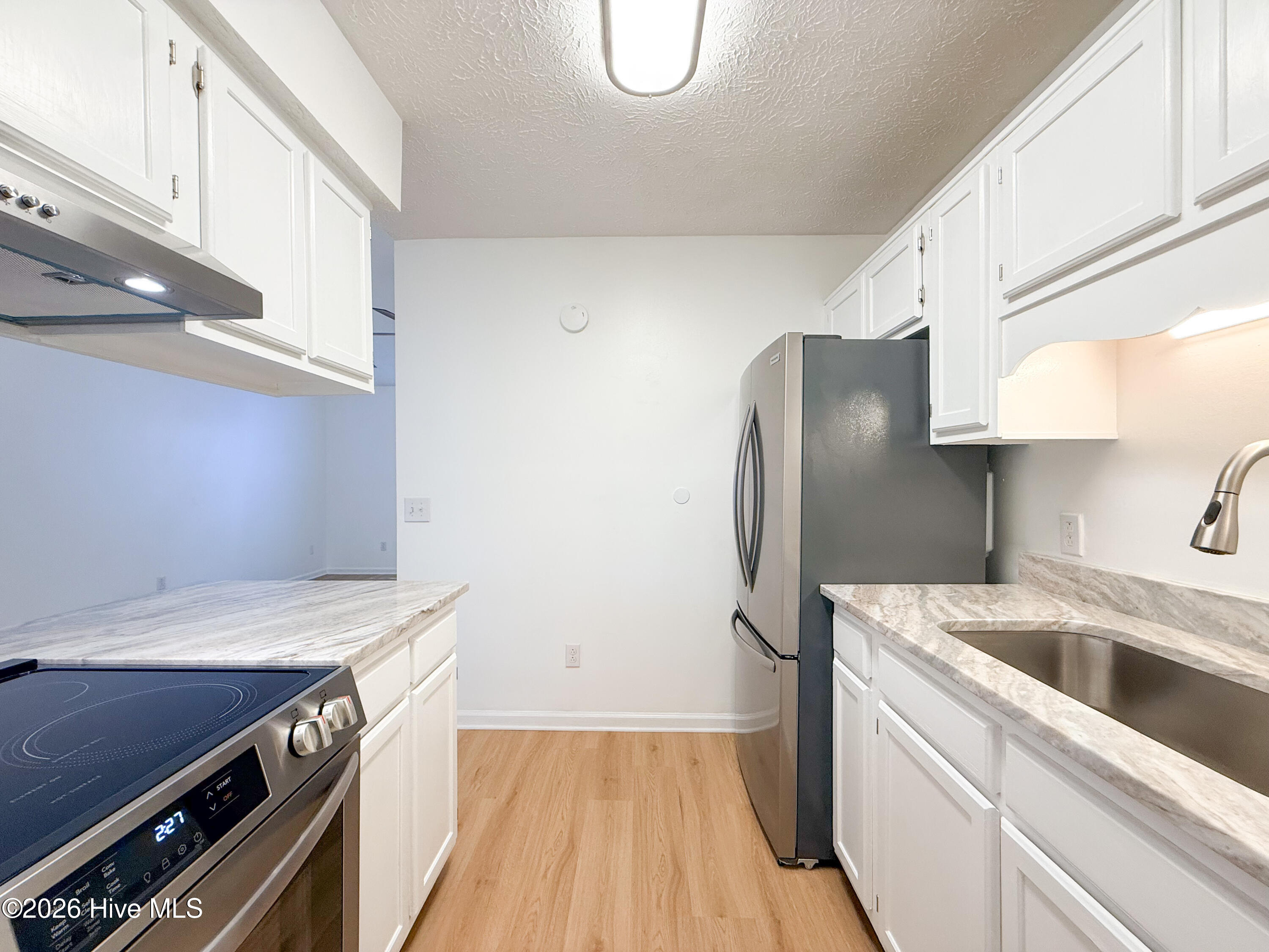 100568255 | Photo 20