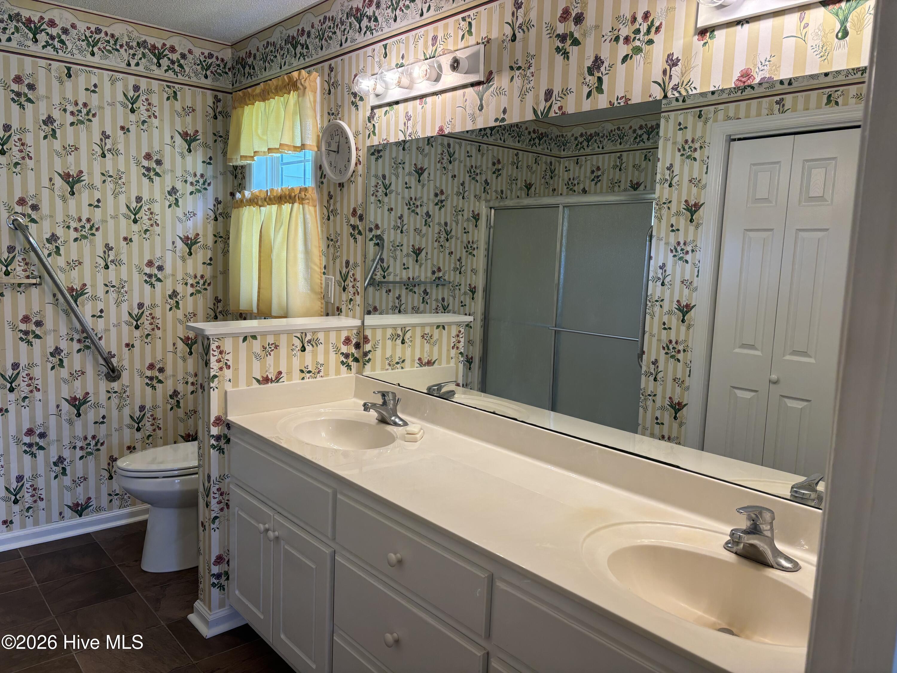 Double sink vanity