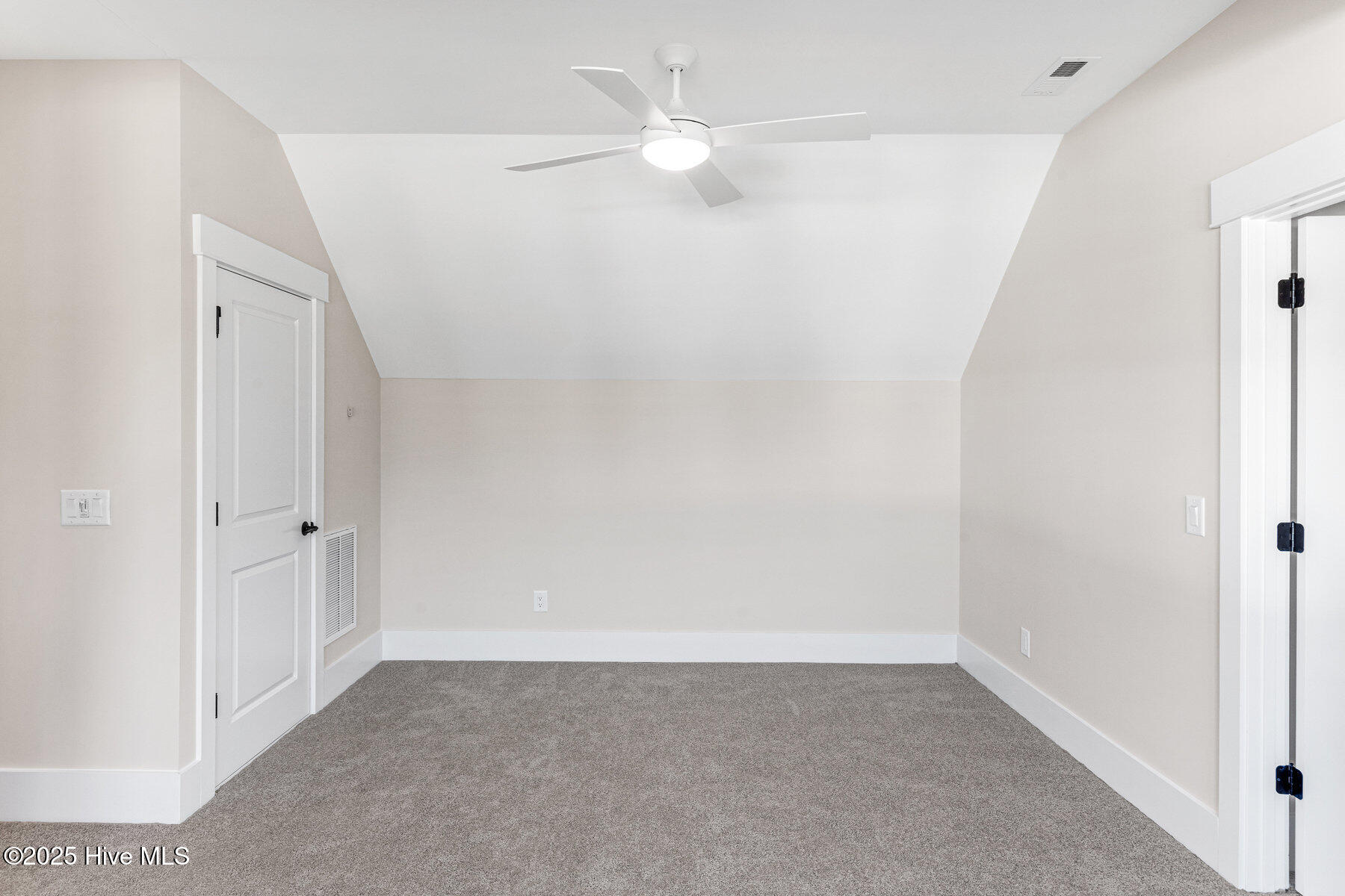 100541579 | Photo 24