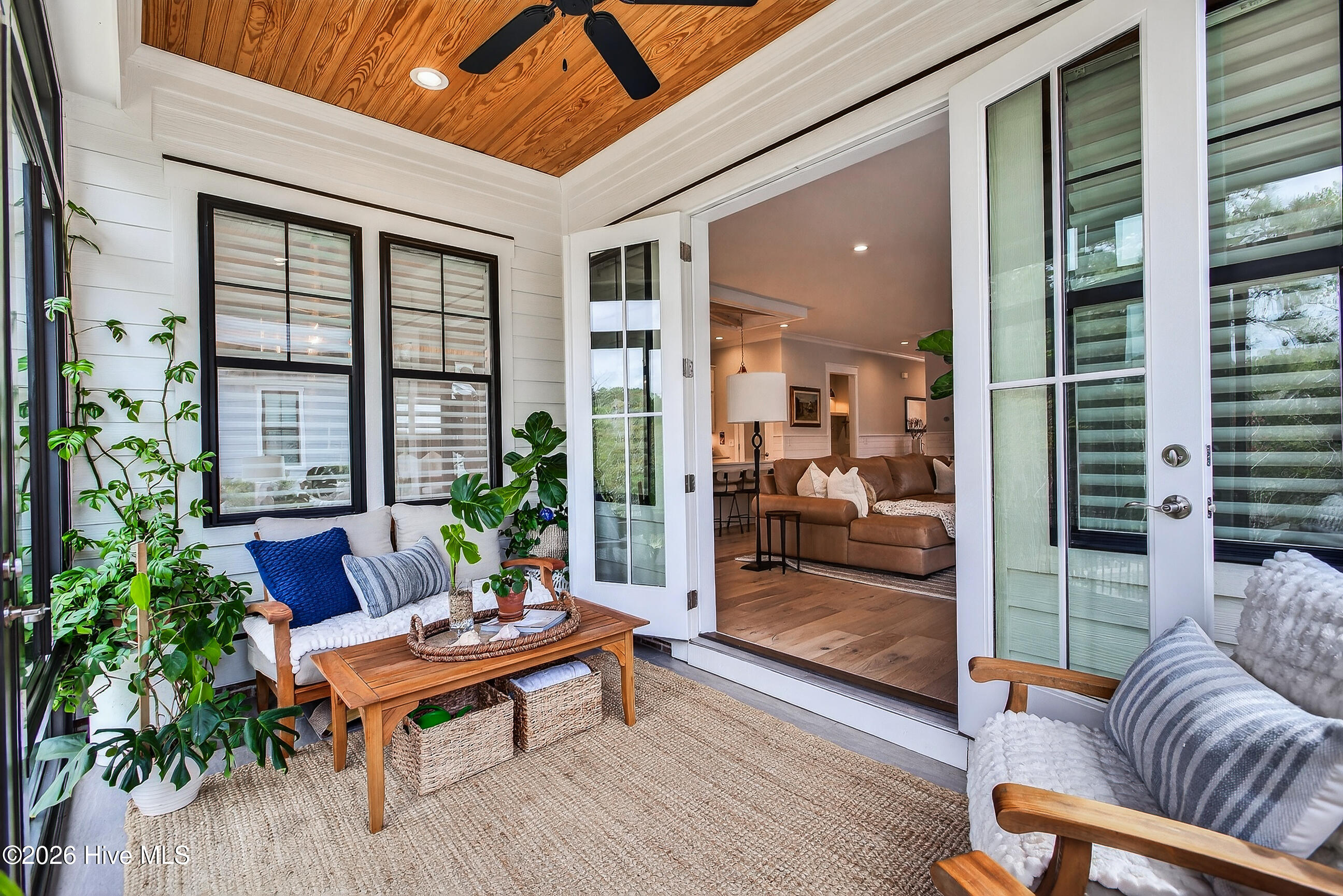 100564541 | Photo 26