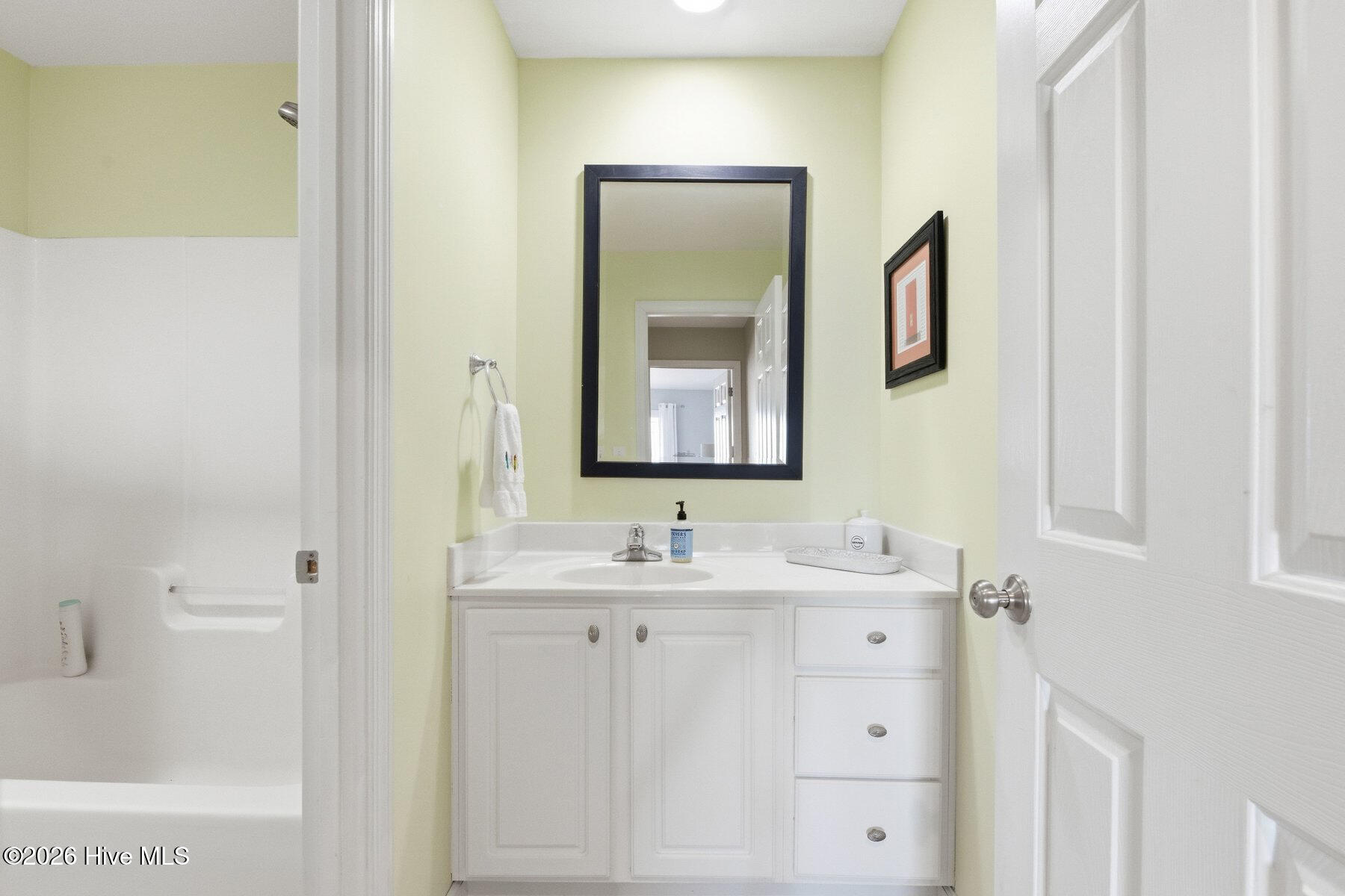 100566384 | Photo 31