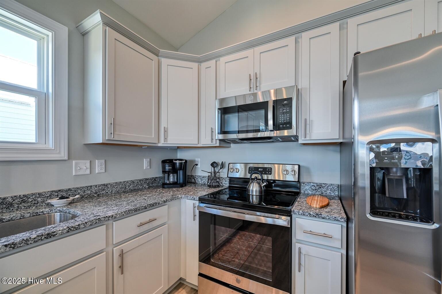 100521867 | Photo 12