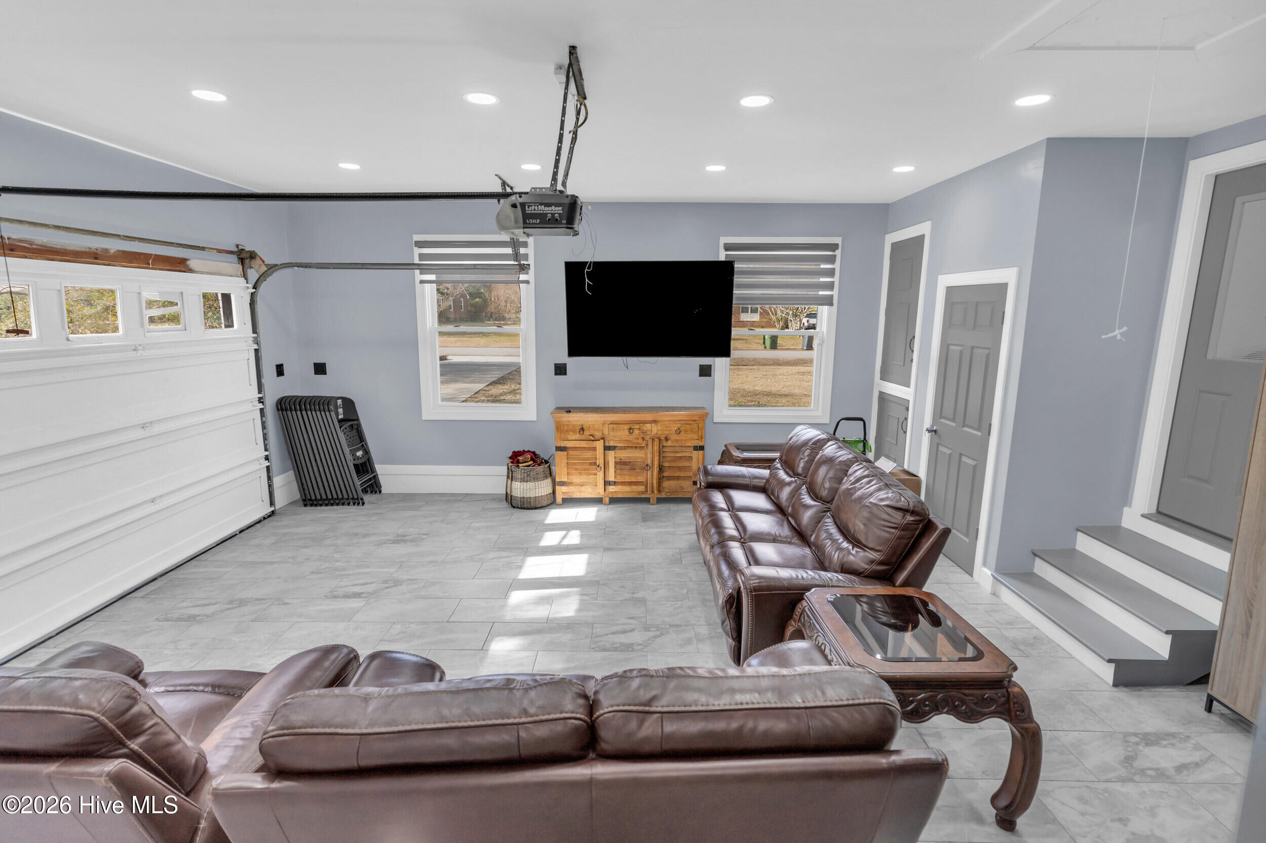 100548646 | Photo 37