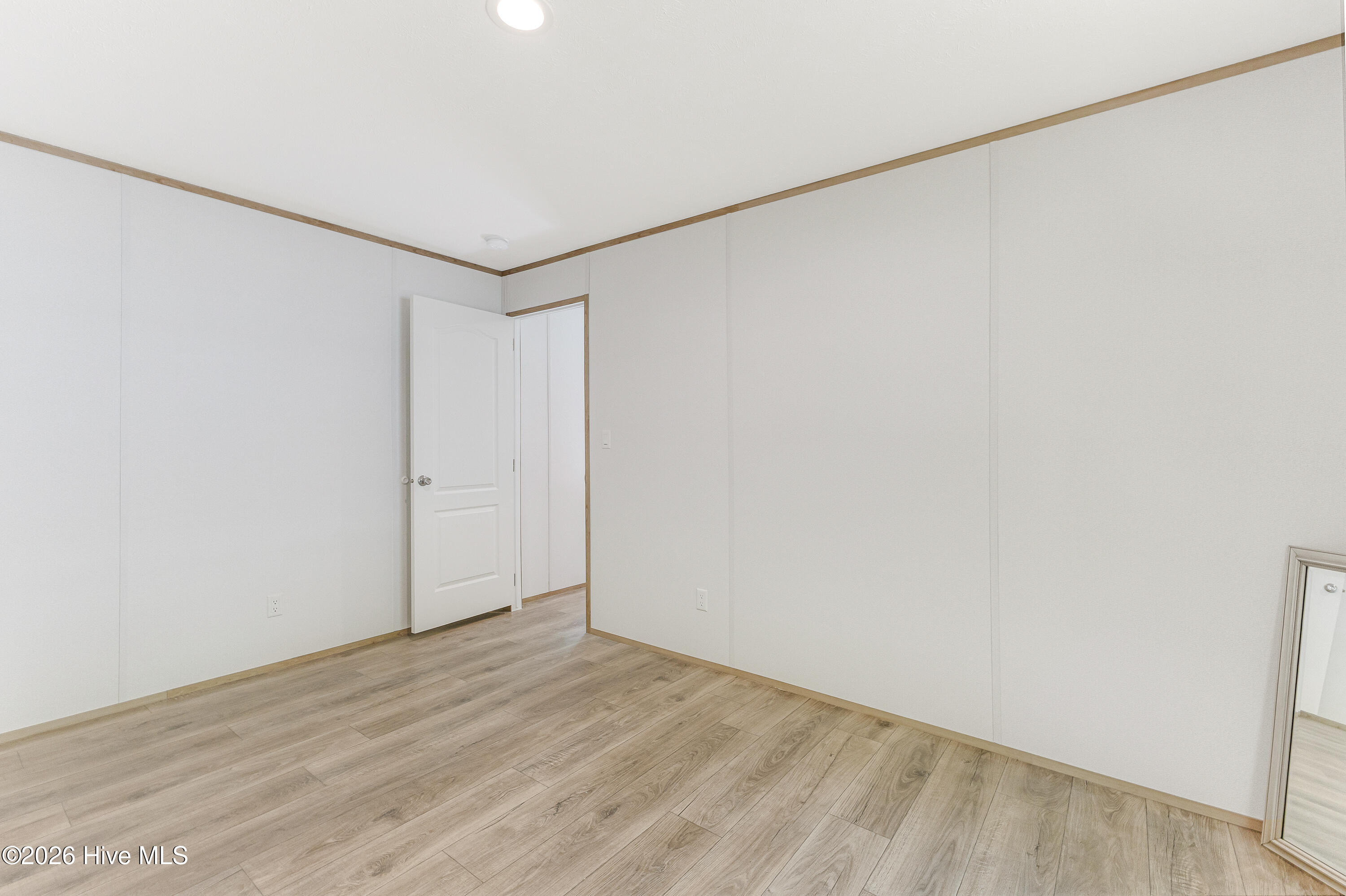 100568347 | Photo 25