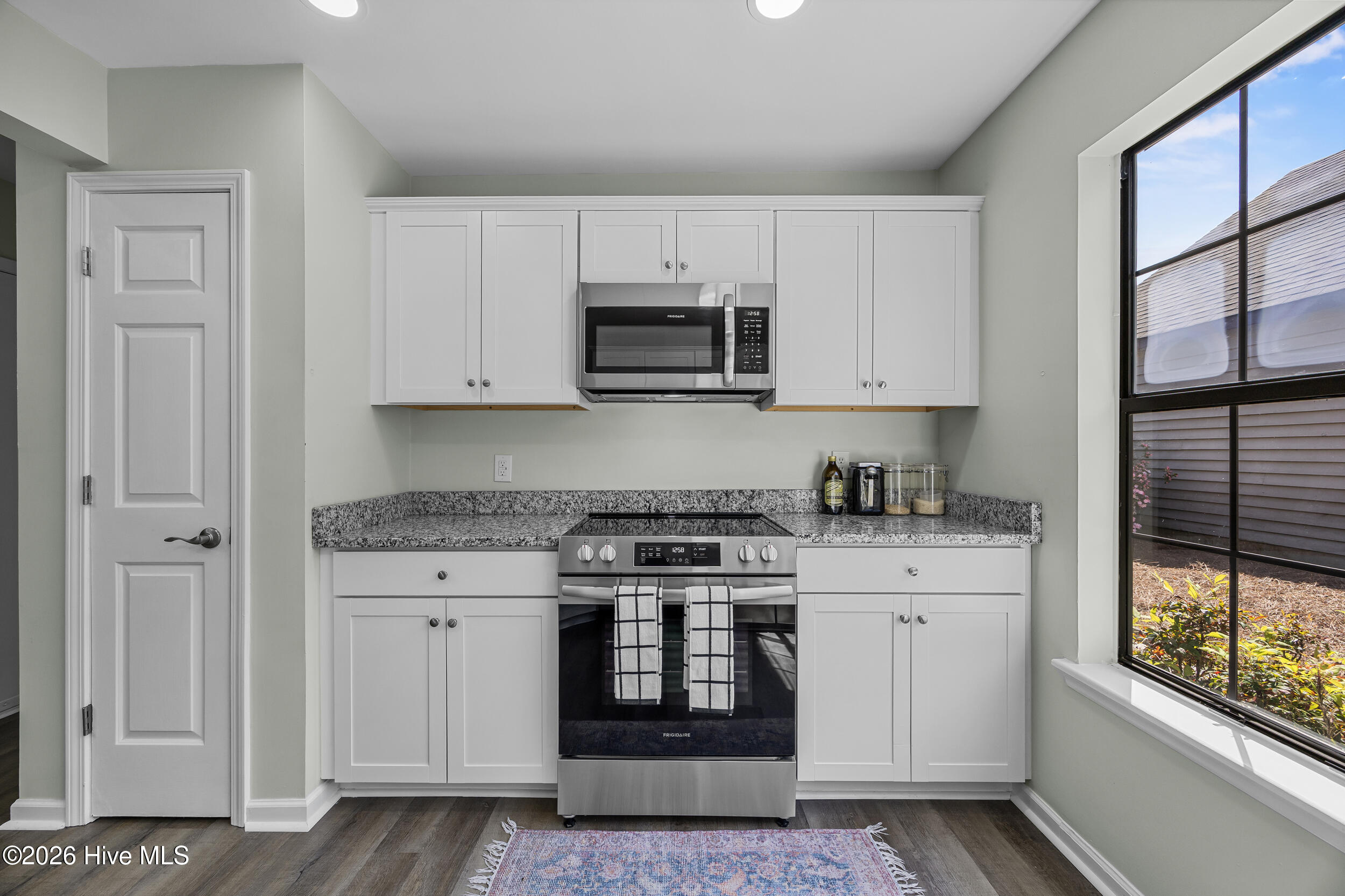 100563217 | Photo 10