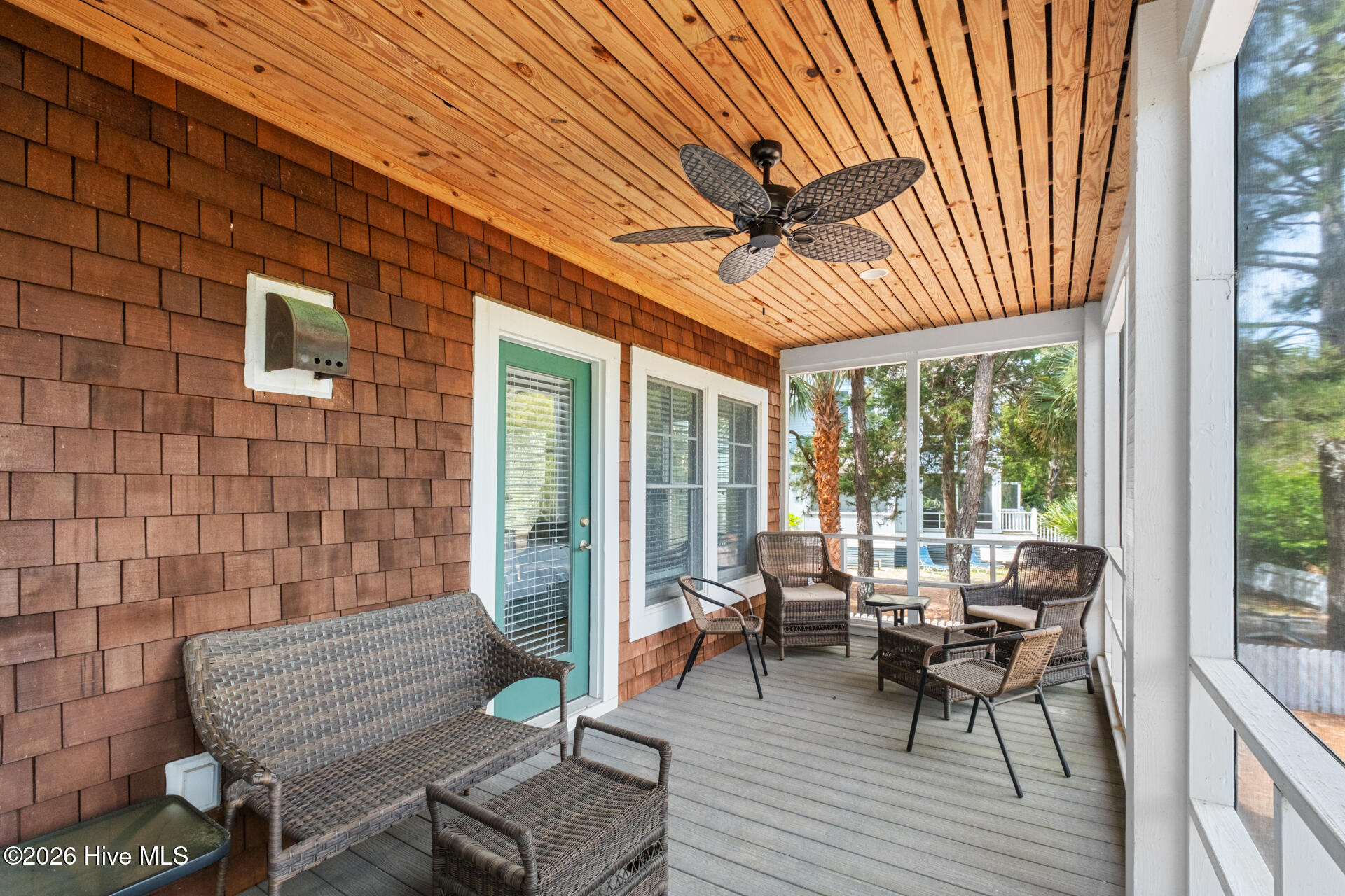 100567866 | Photo 38