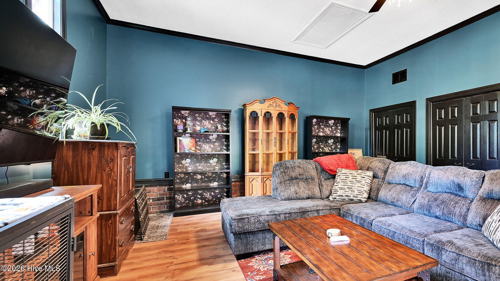 19-web-or-mls-1251 West Acres Lane-40
