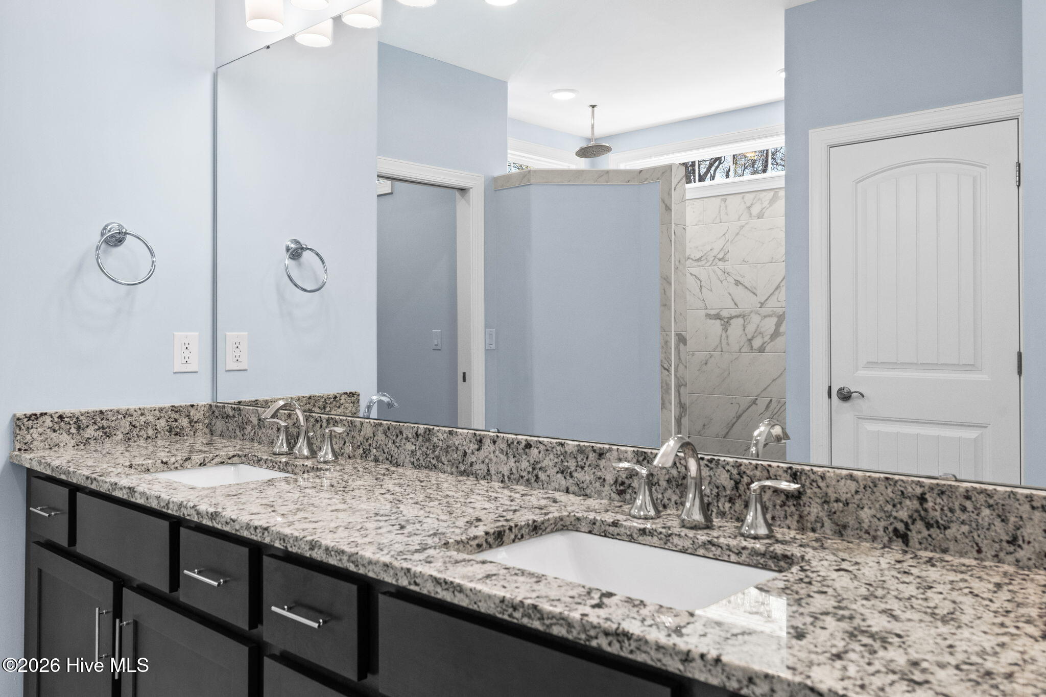 100563423 | Photo 30