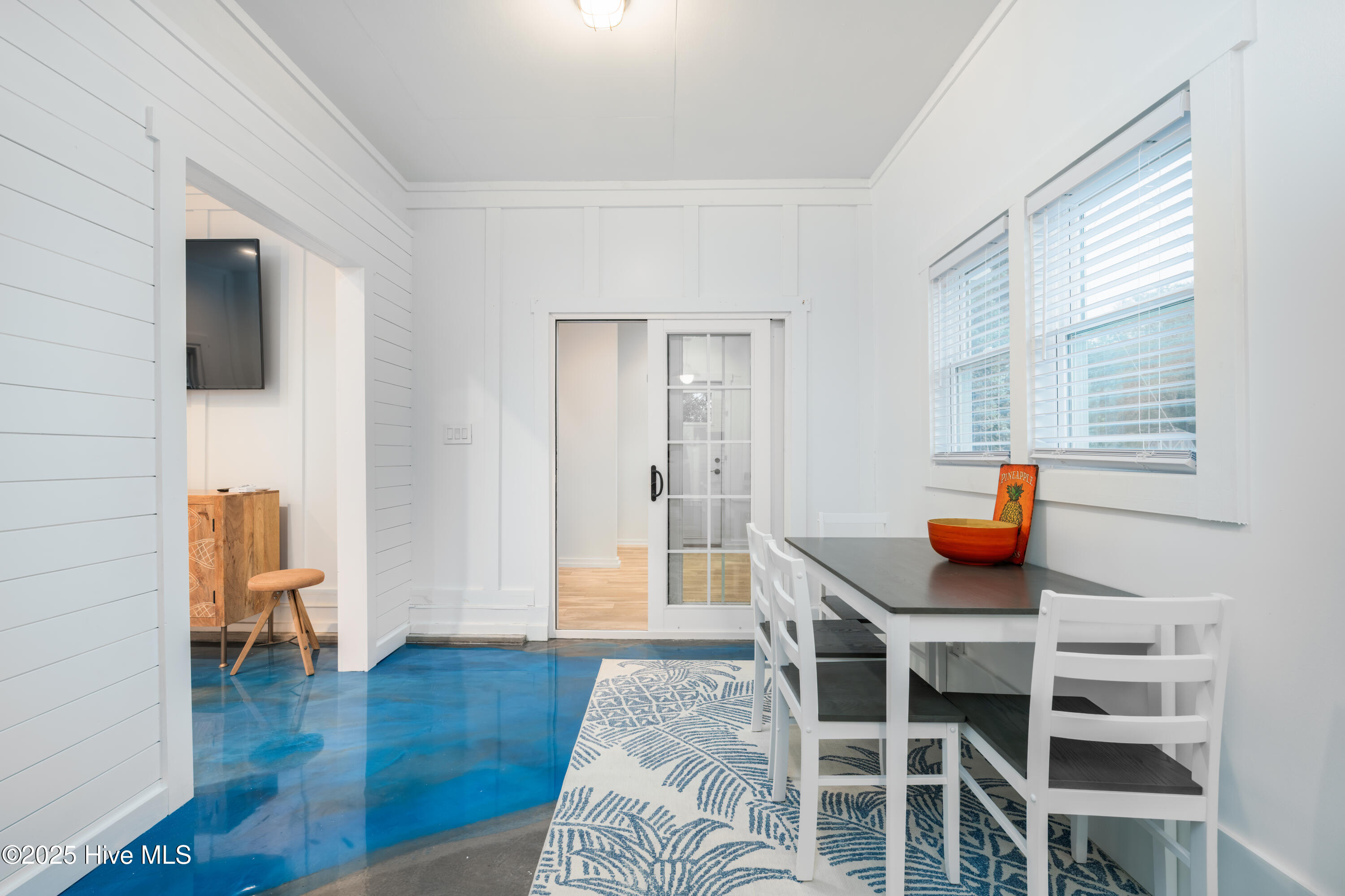 100494864 | Photo 35