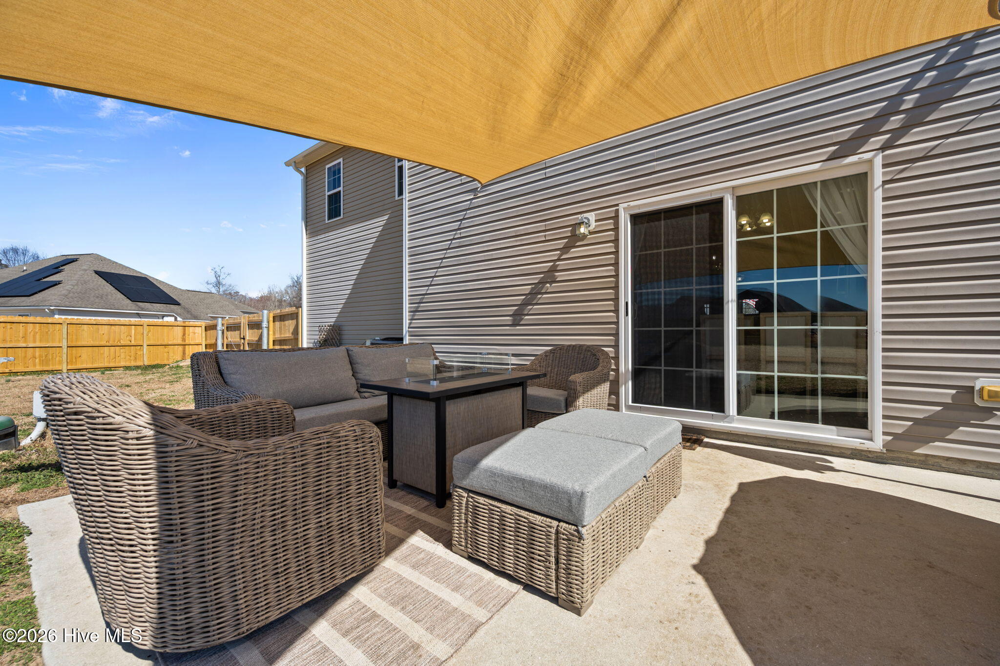 100557328 | Photo 38