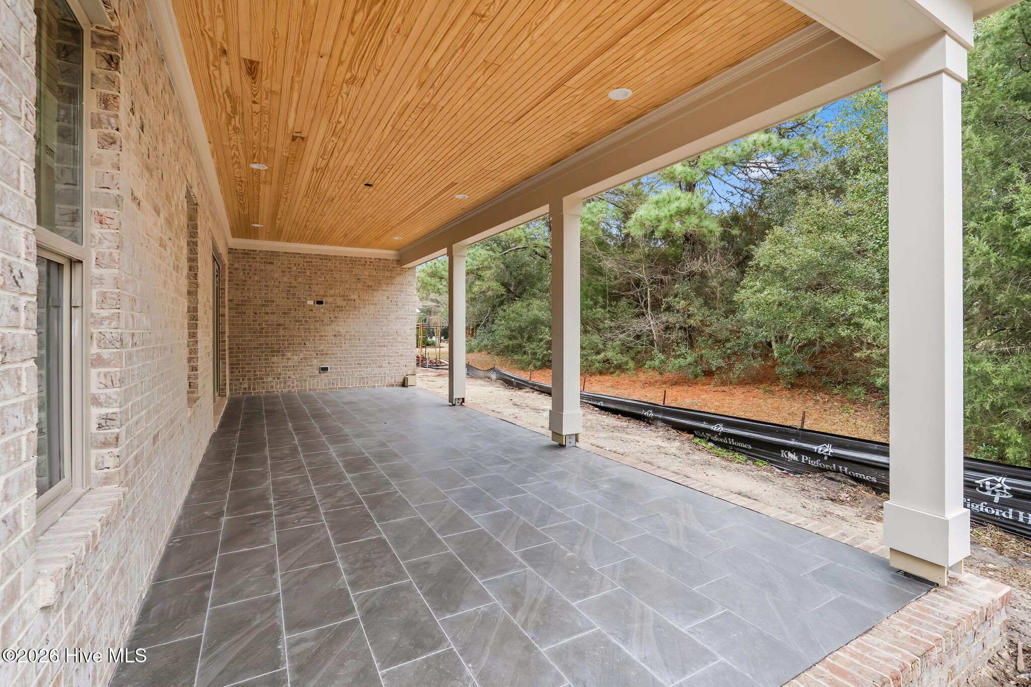 100568131 | Photo 18