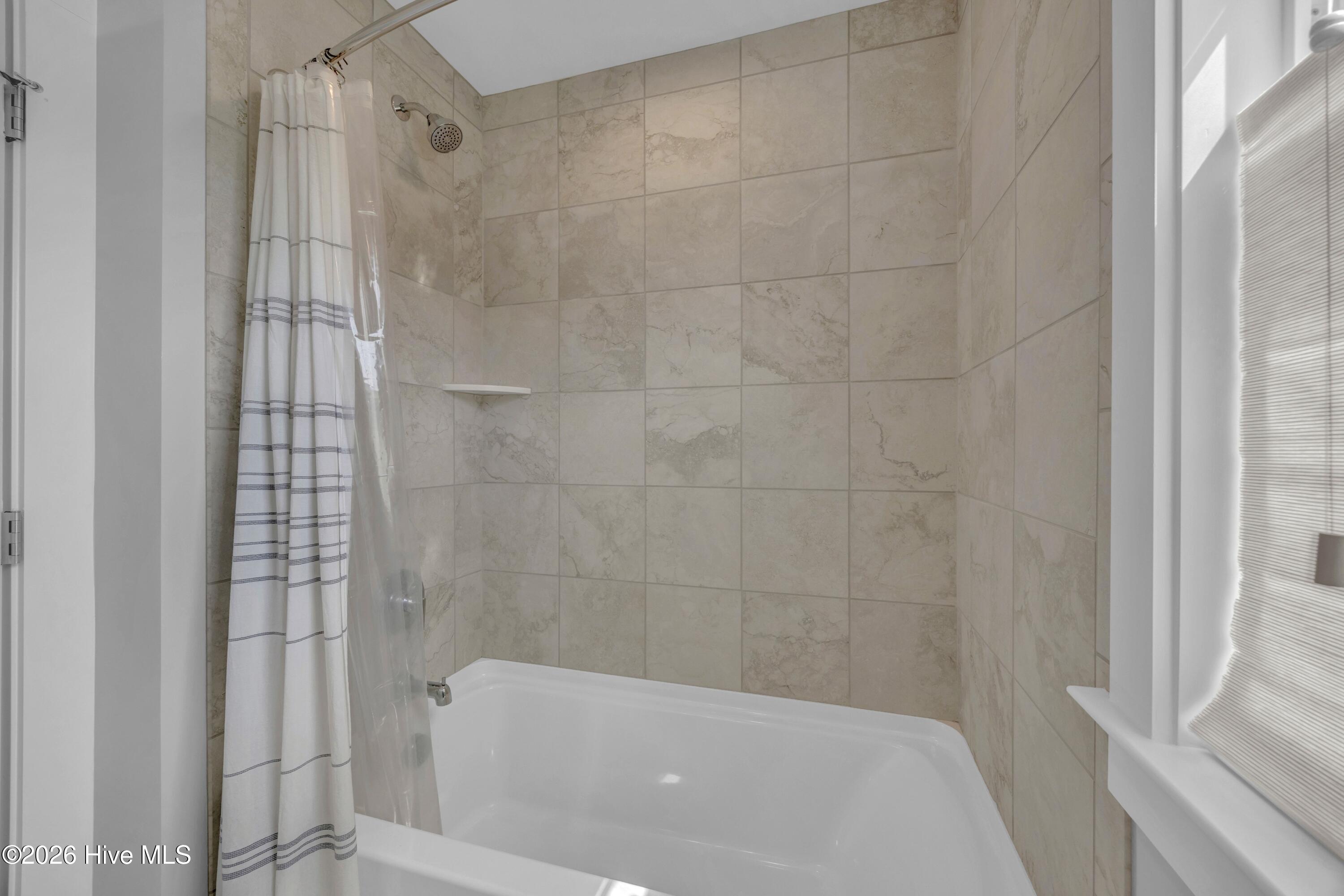 100566048 | Photo 42