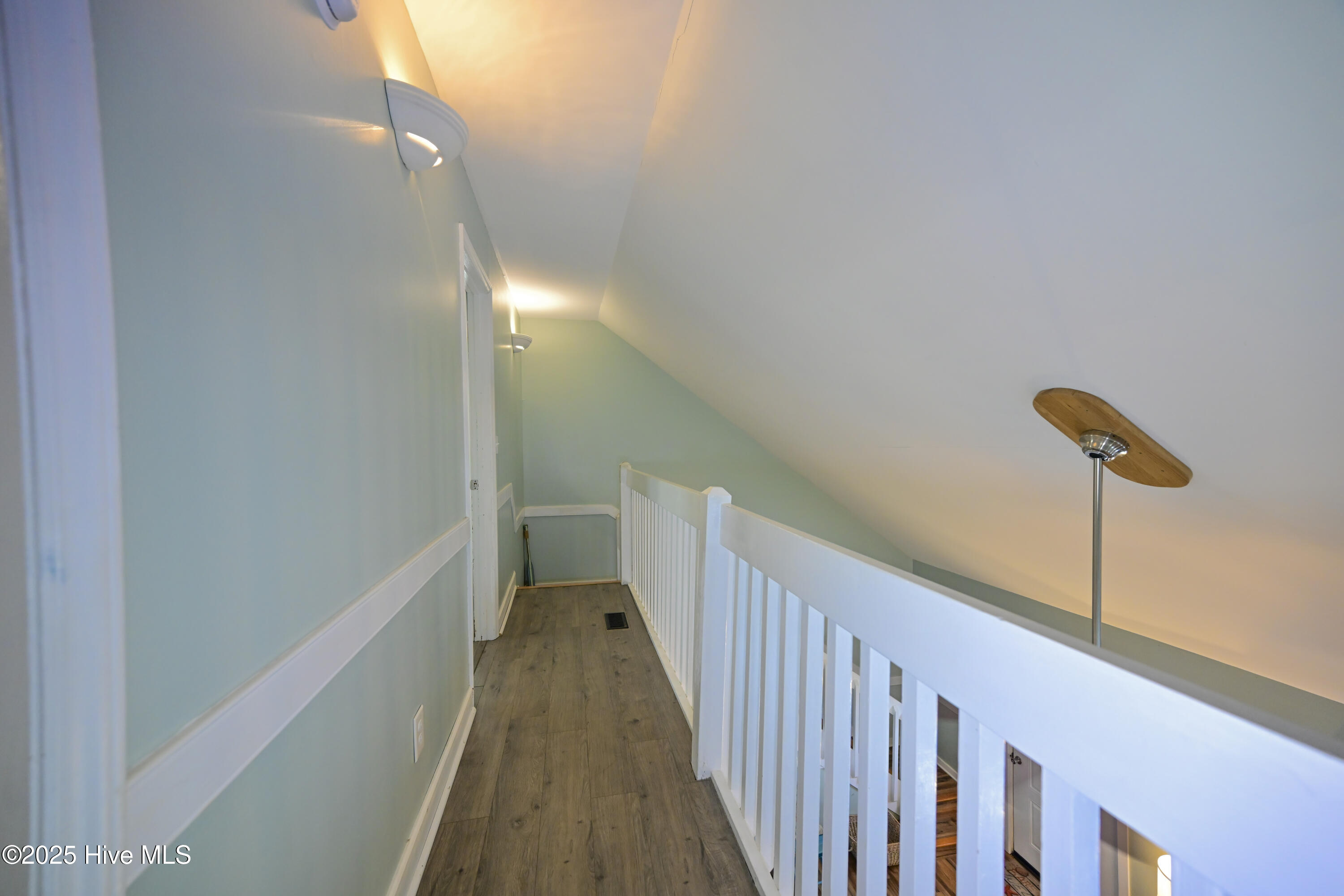 100495129 | Photo 39