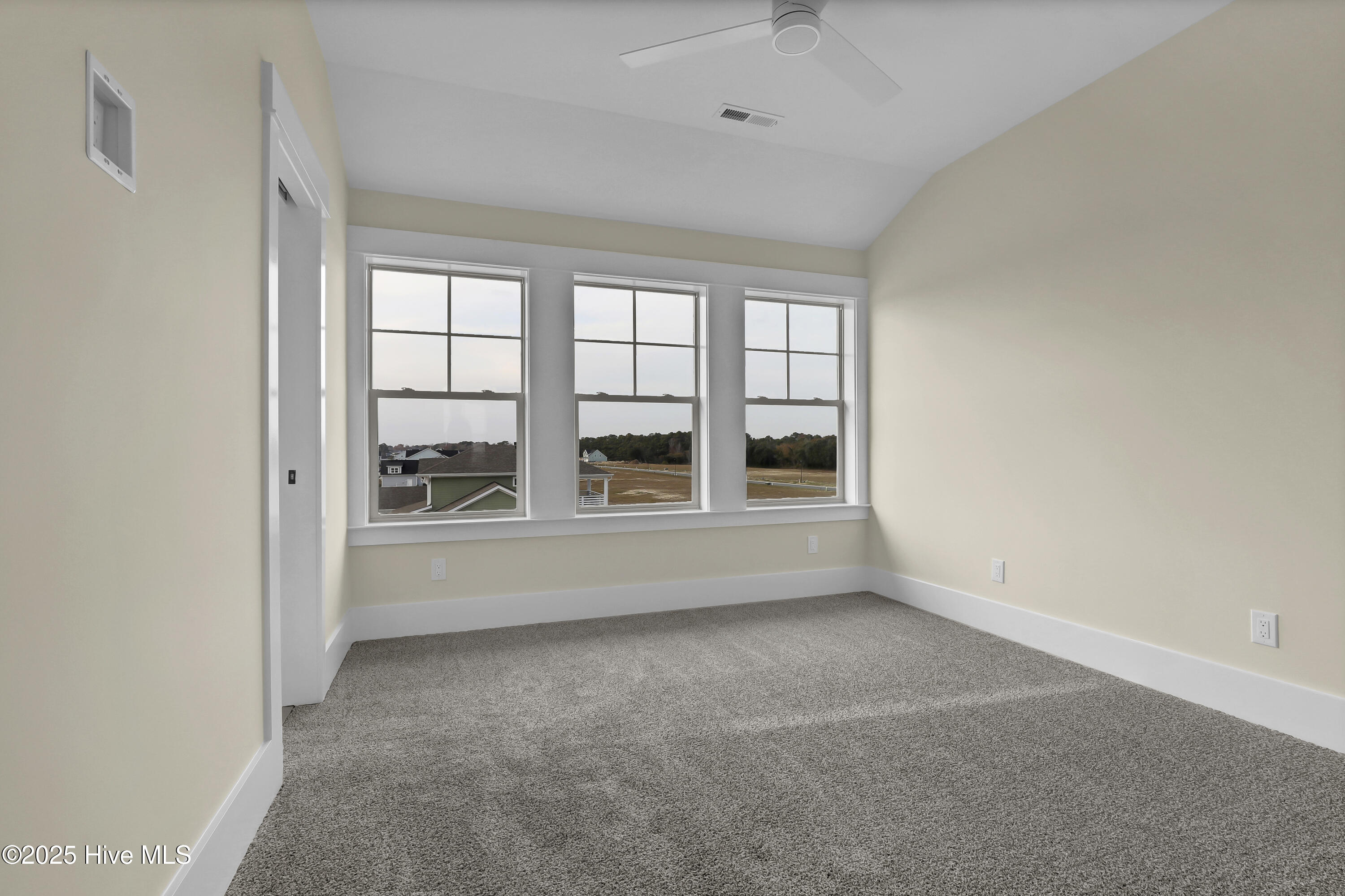 100490520 | Photo 21