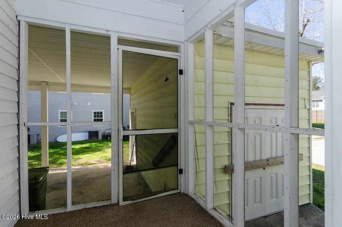 100561400 | Photo 26