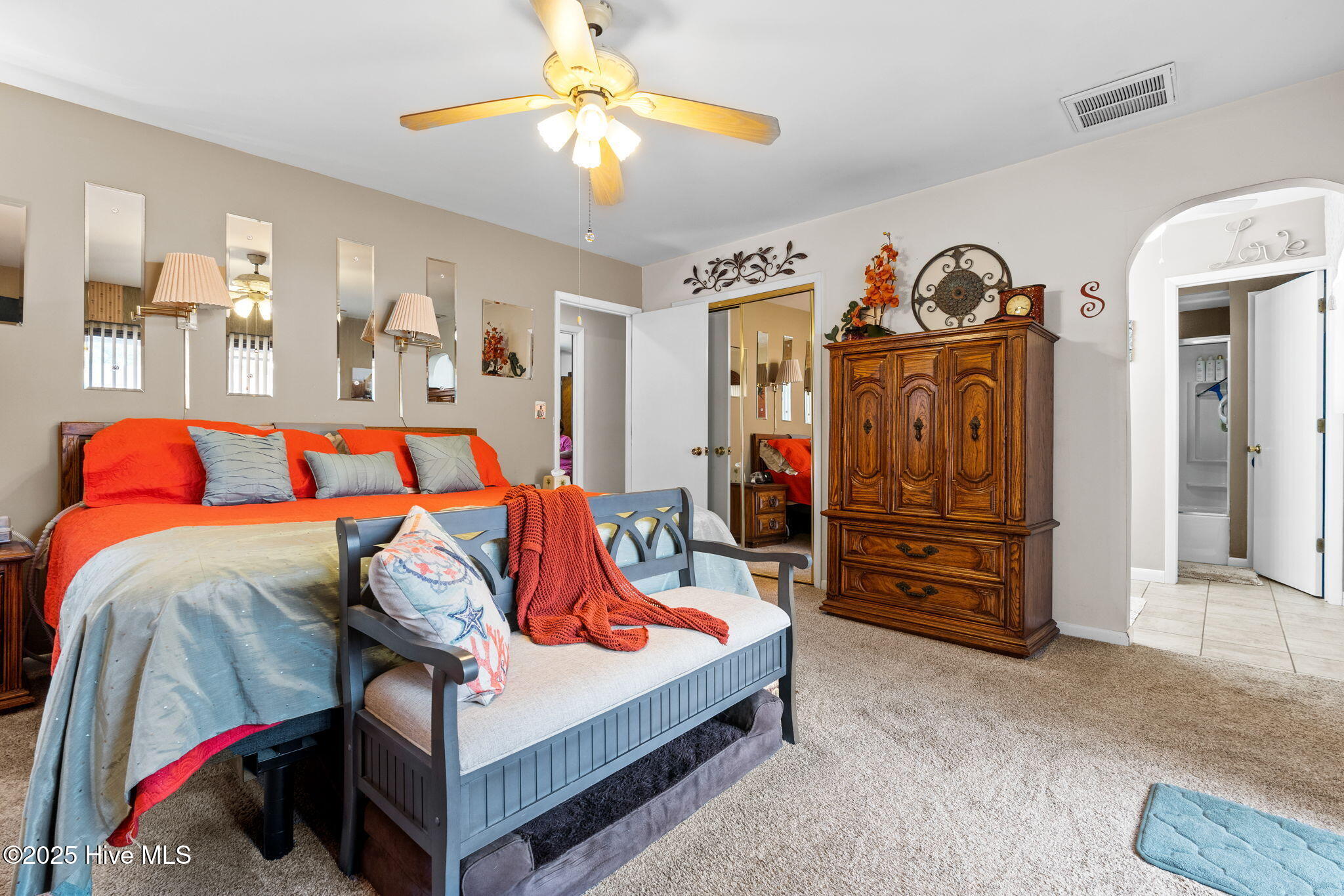 100543721 | Photo 35