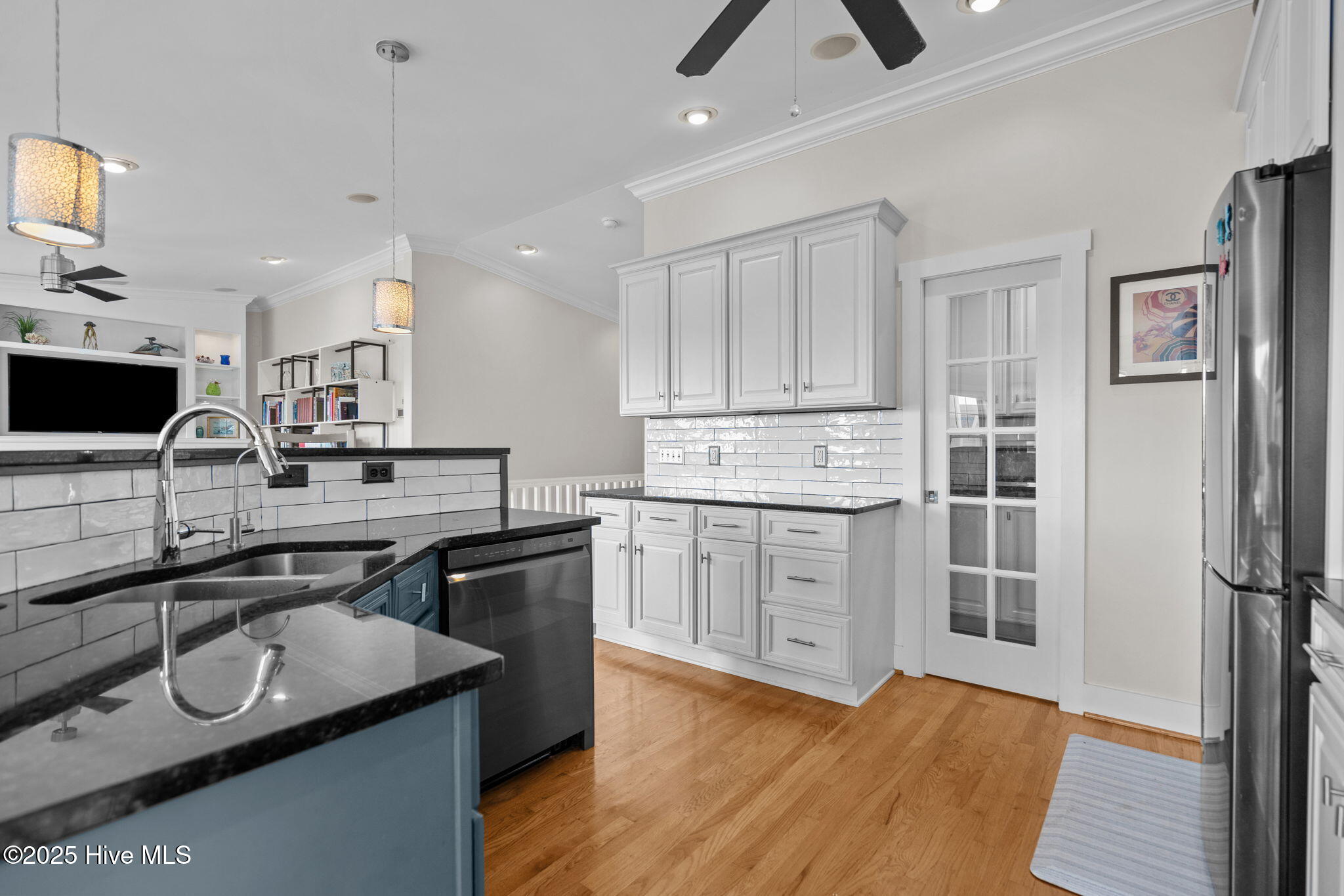 100528762 | Photo 32