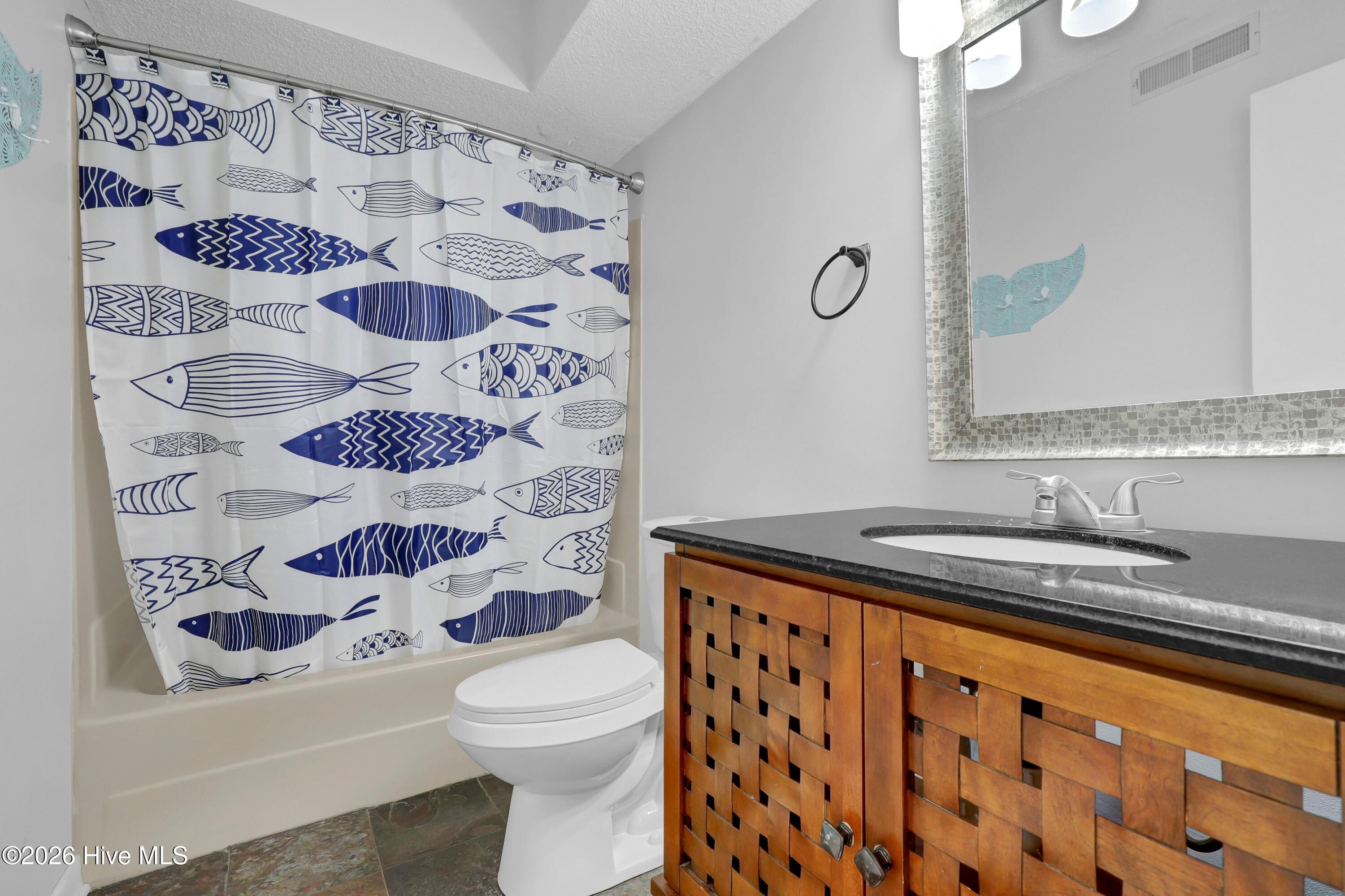 100565249 | Photo 25