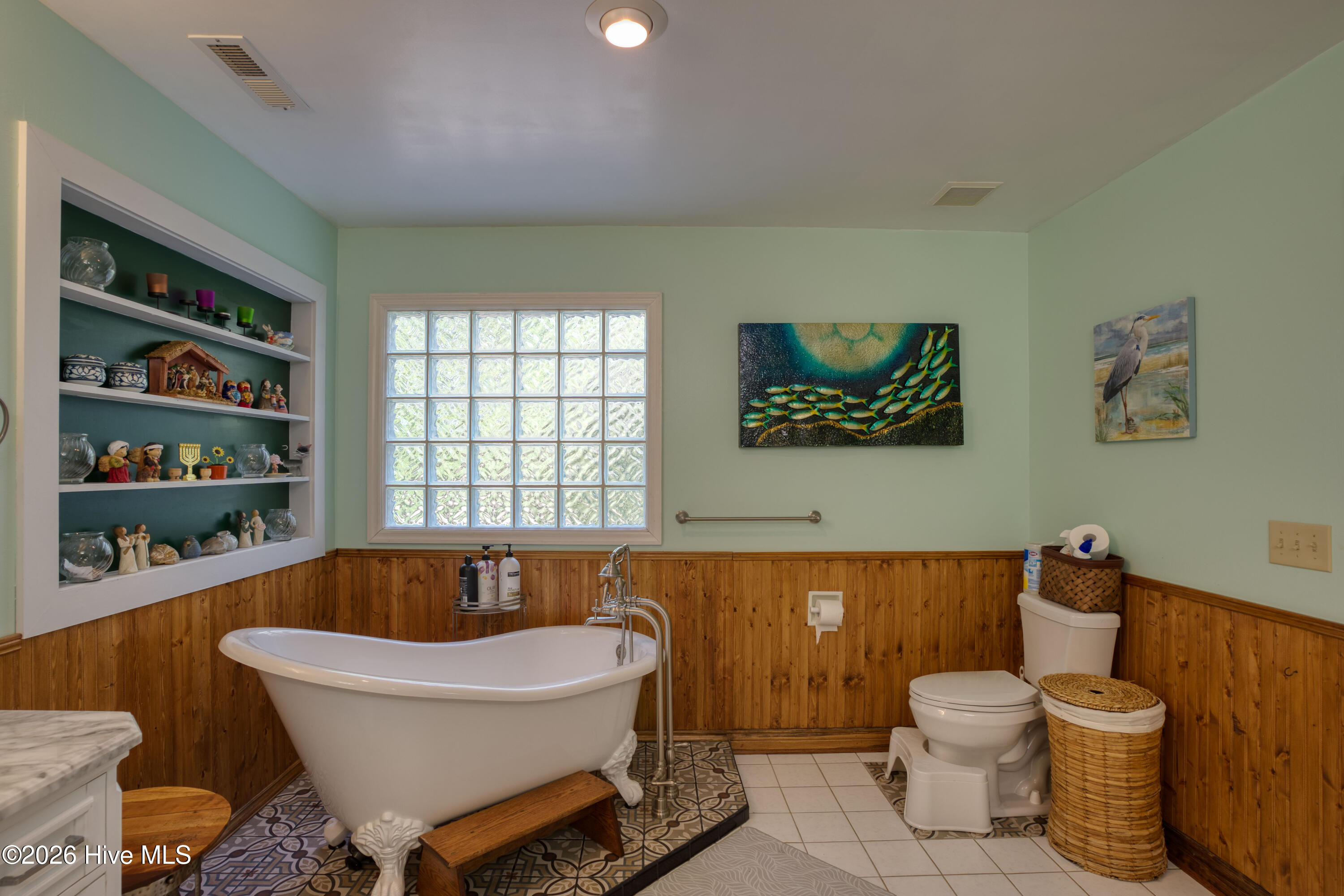 100562340 | Photo 15