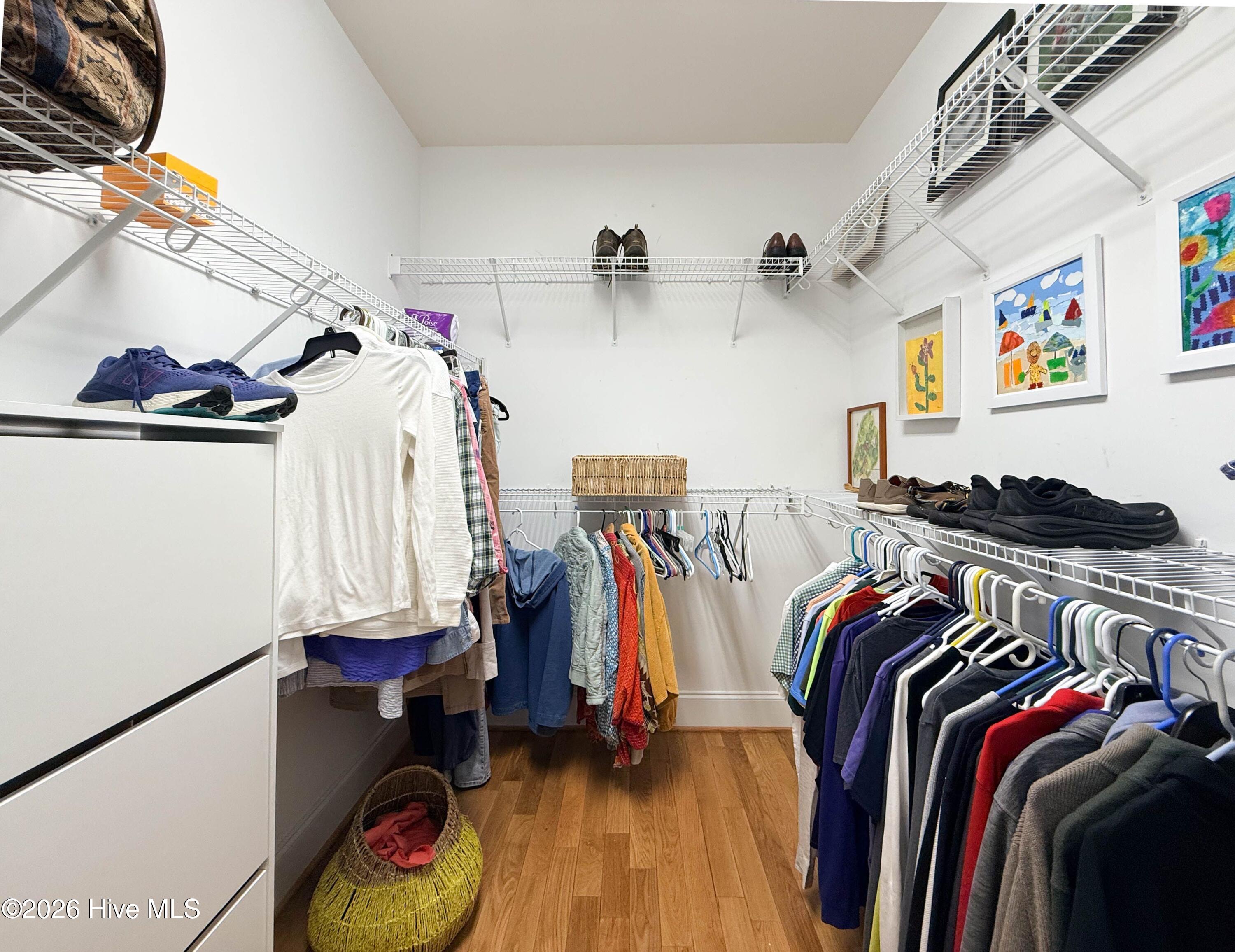 100559415 | Photo 51