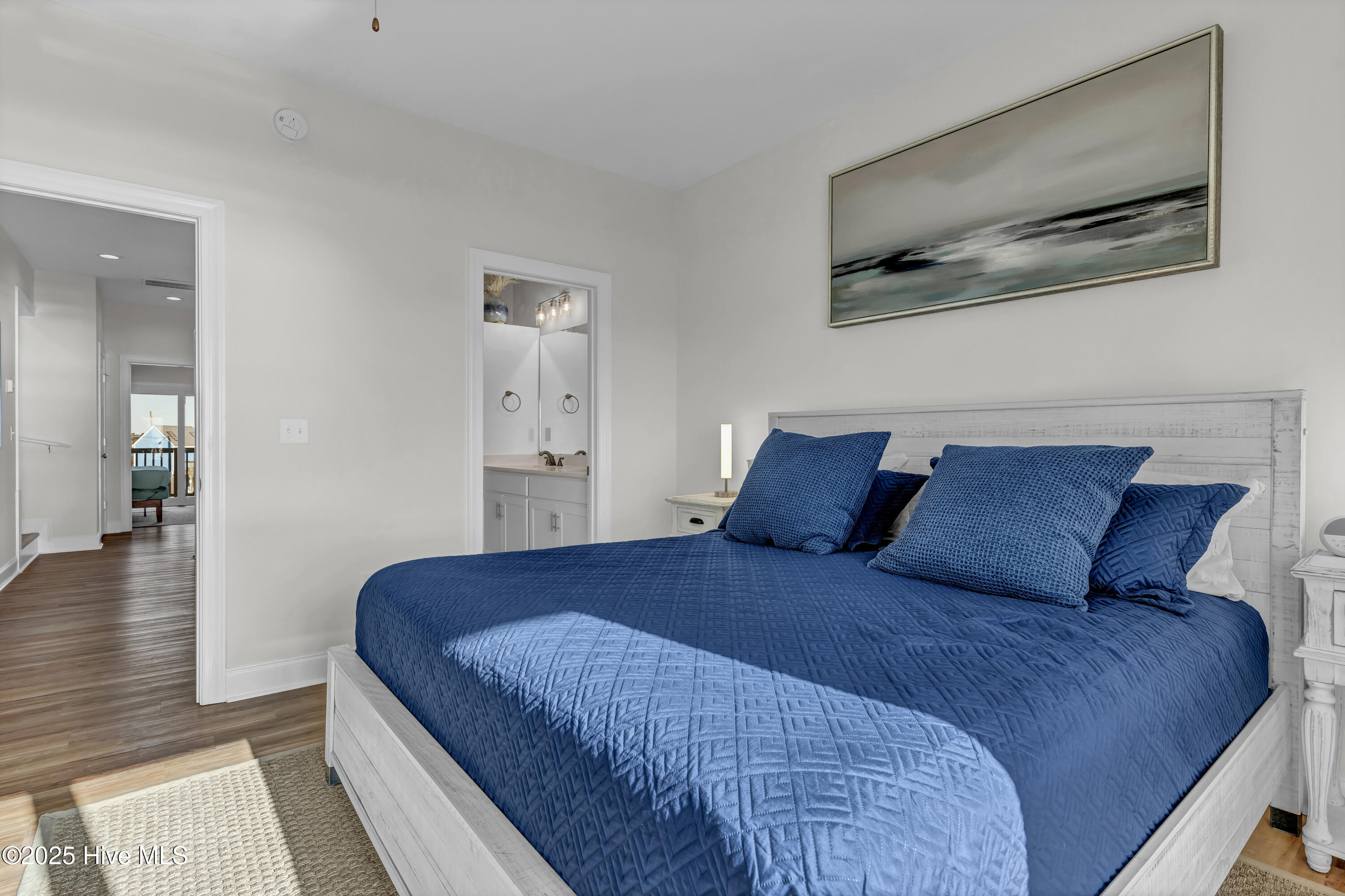 100485325 | Photo 18