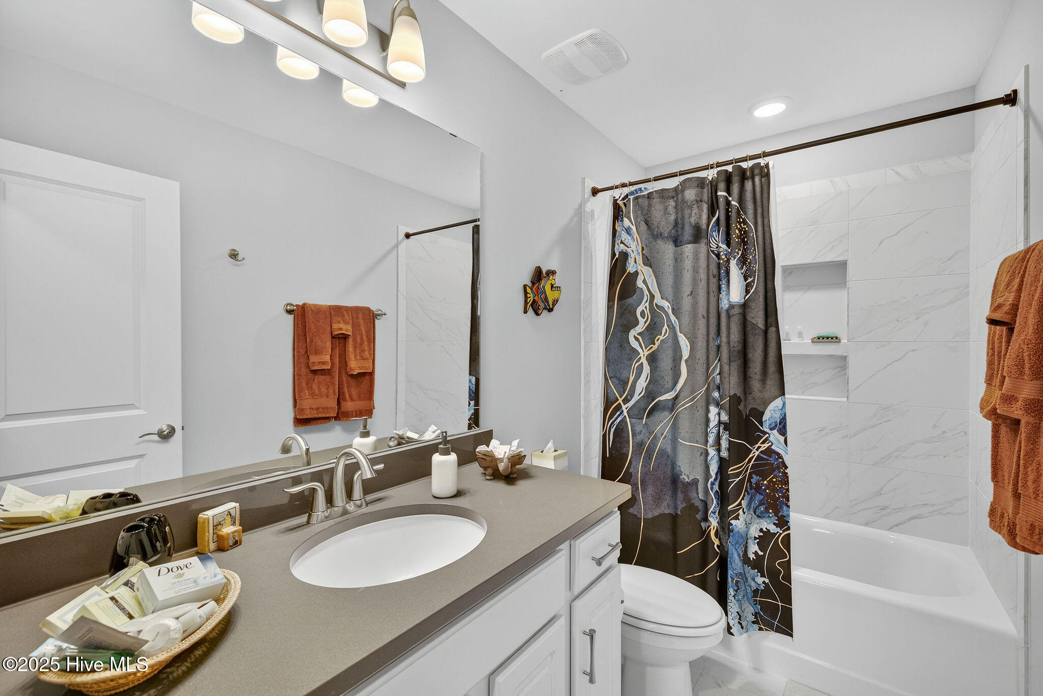 100529833 | Photo 35