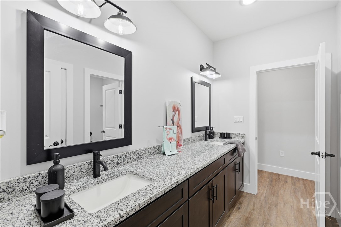 Double vanities & full bath