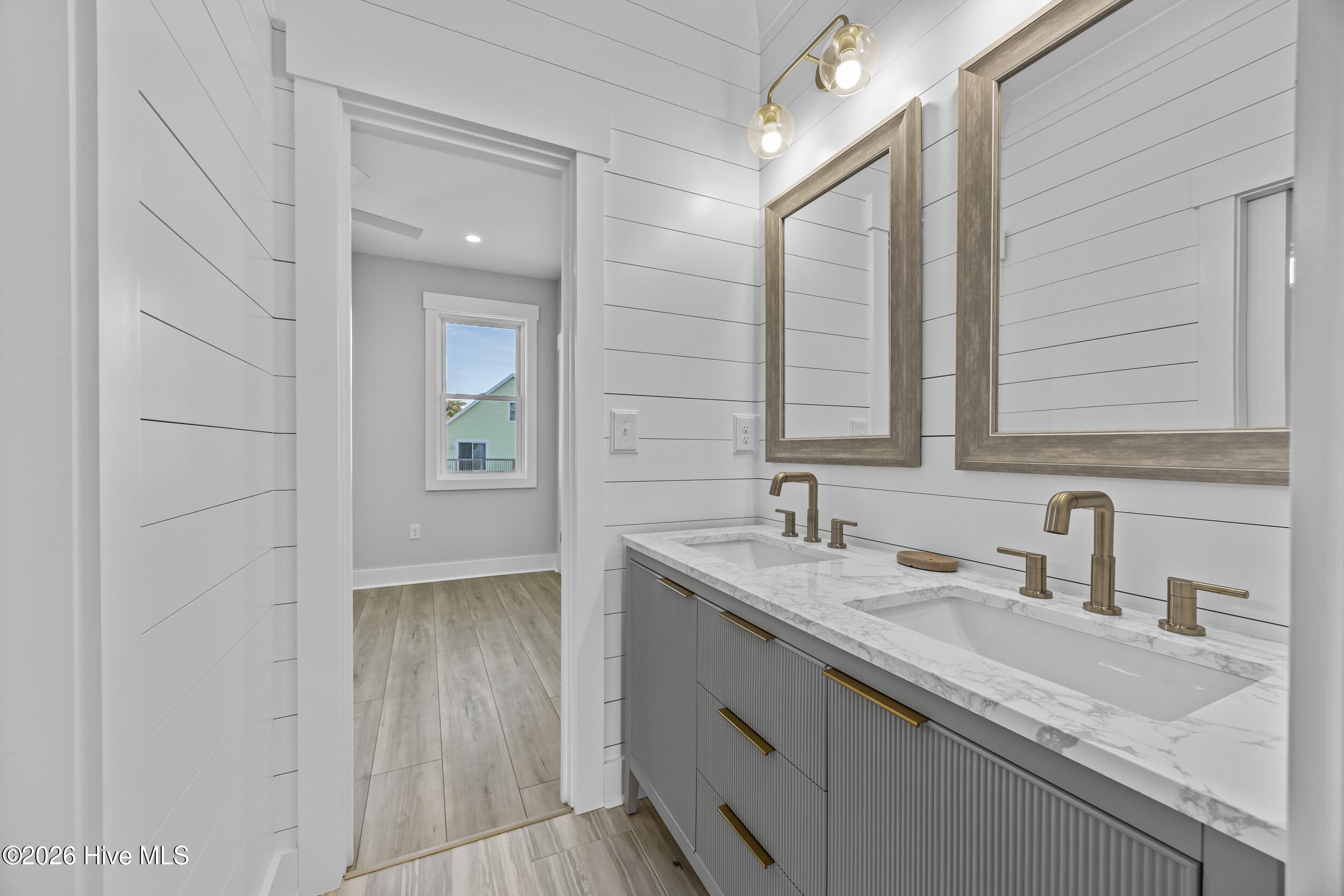 100543064 | Photo 27