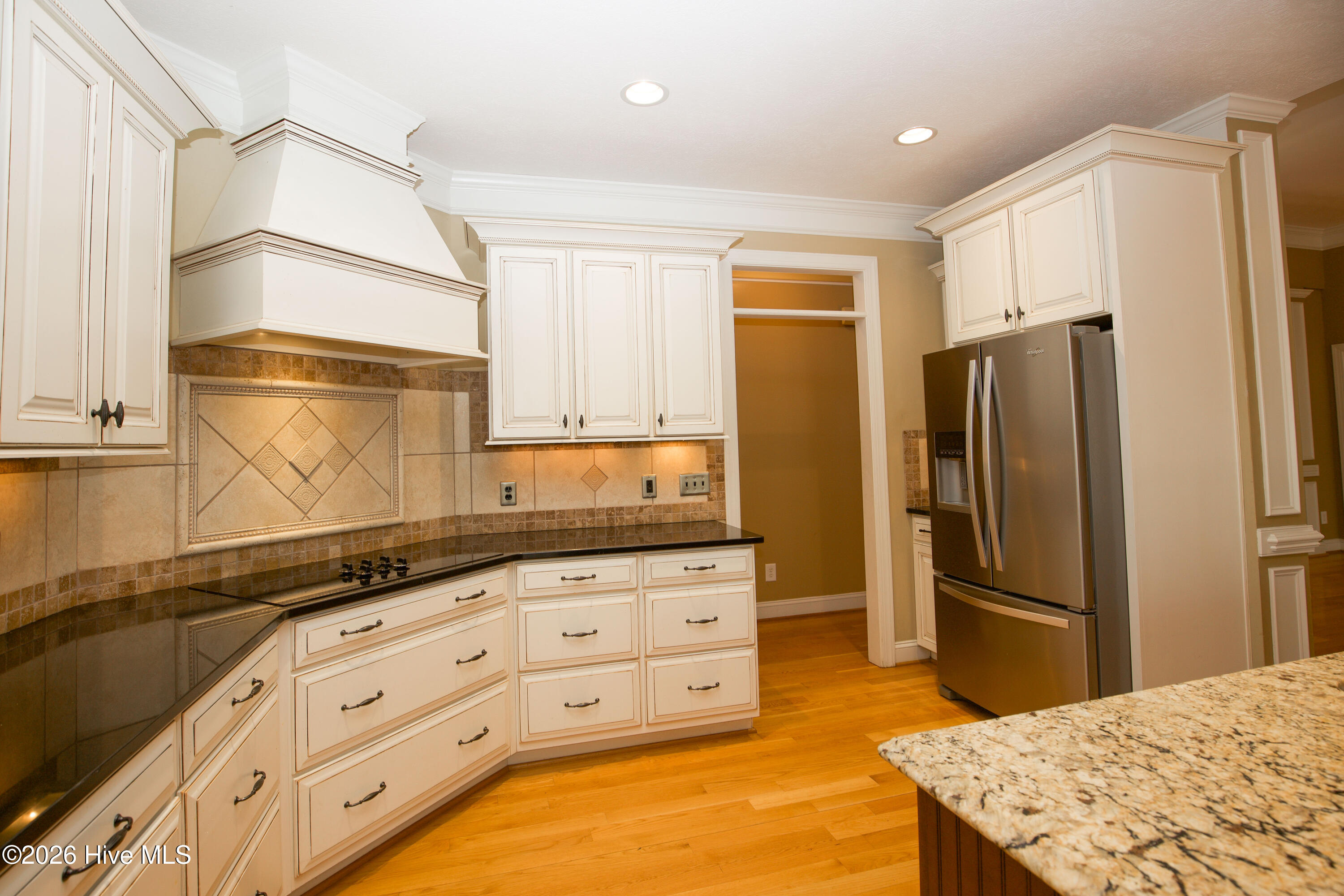 16 Montrose Ct-36