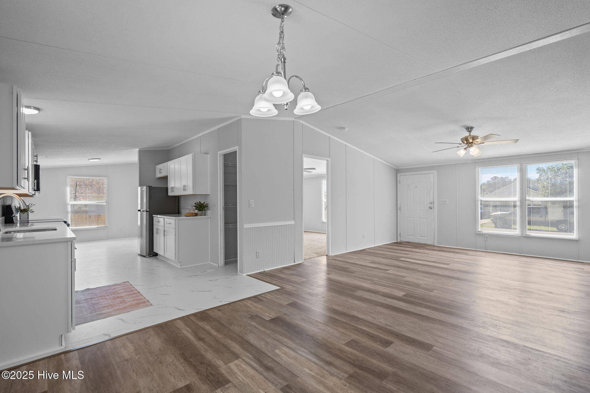 100536867 | Photo 13