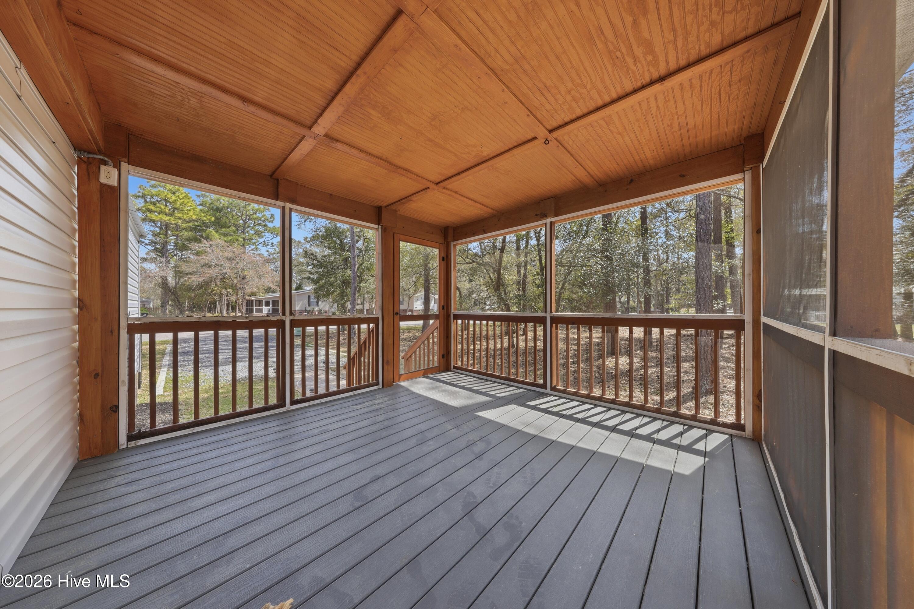 100562676 | Photo 10