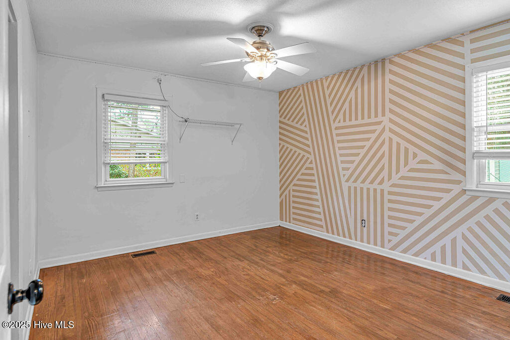 100546820 | Photo 14