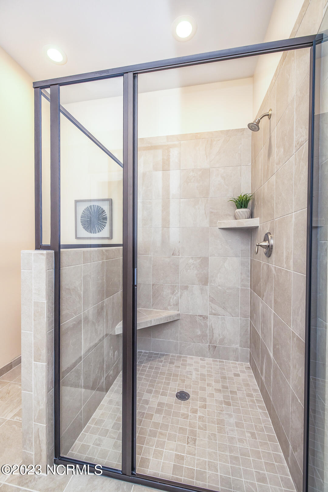 100512925 | Photo 31