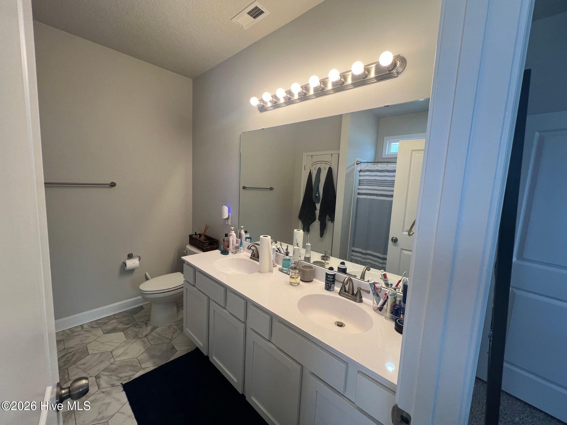 100560818 | Photo 13