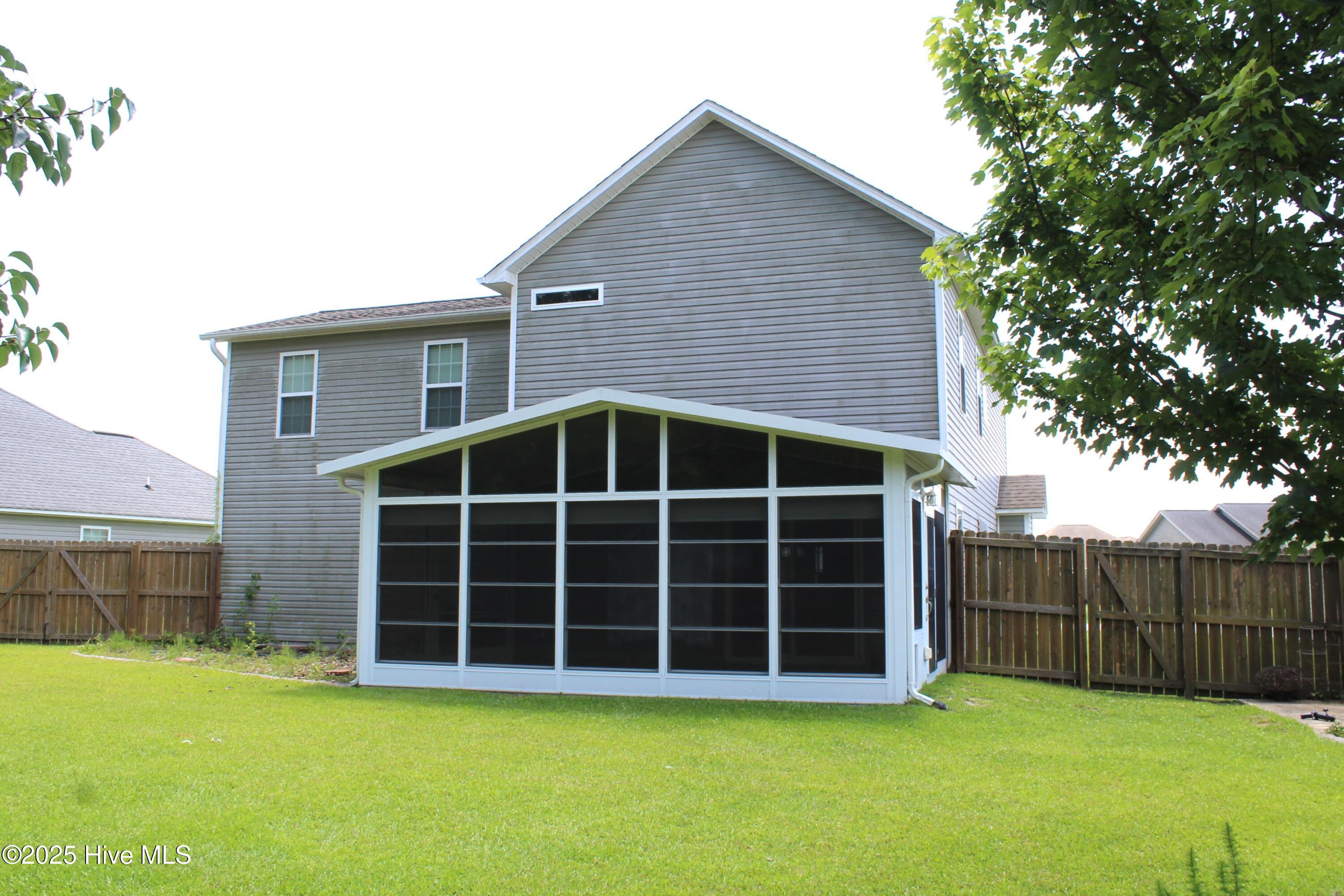 100555059 | Photo 25