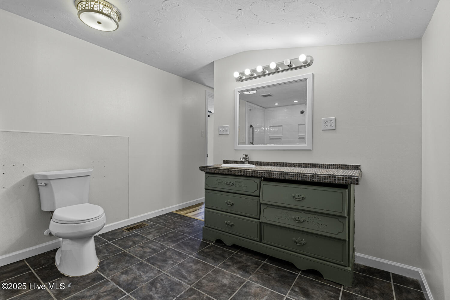 100531515 | Photo 23