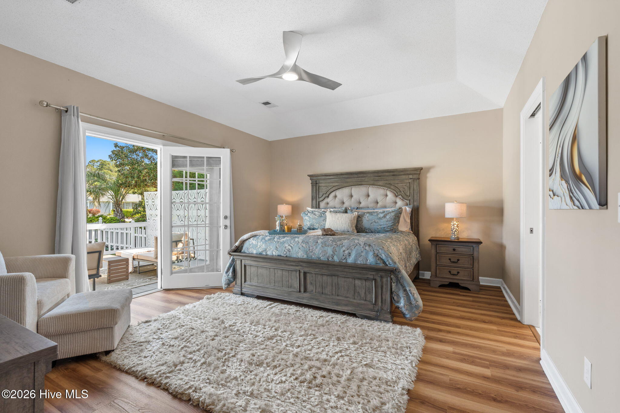 100567256 | Photo 19