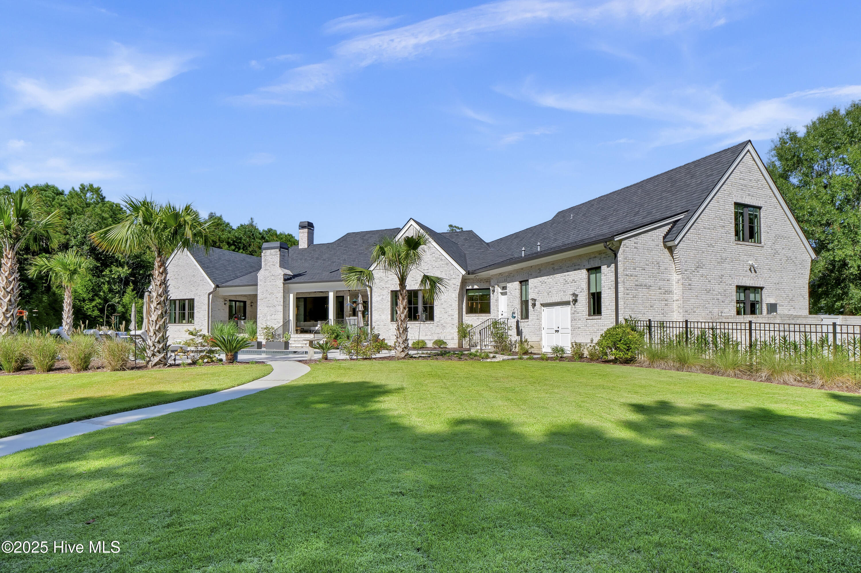 100532496 | Photo 75