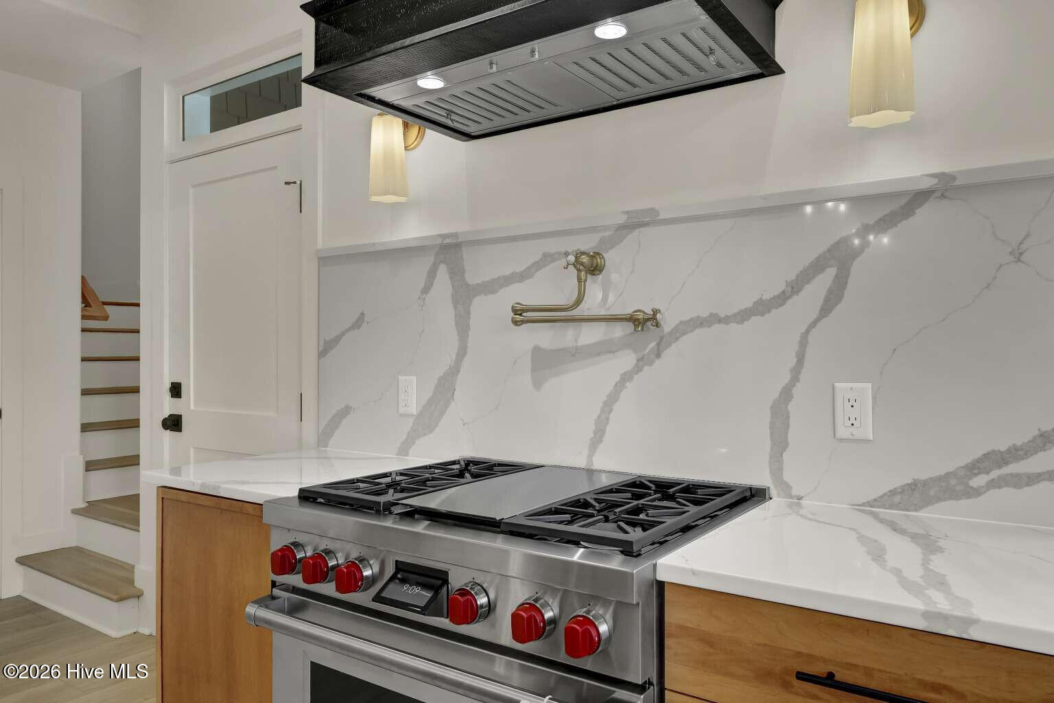 100541892 | Photo 47